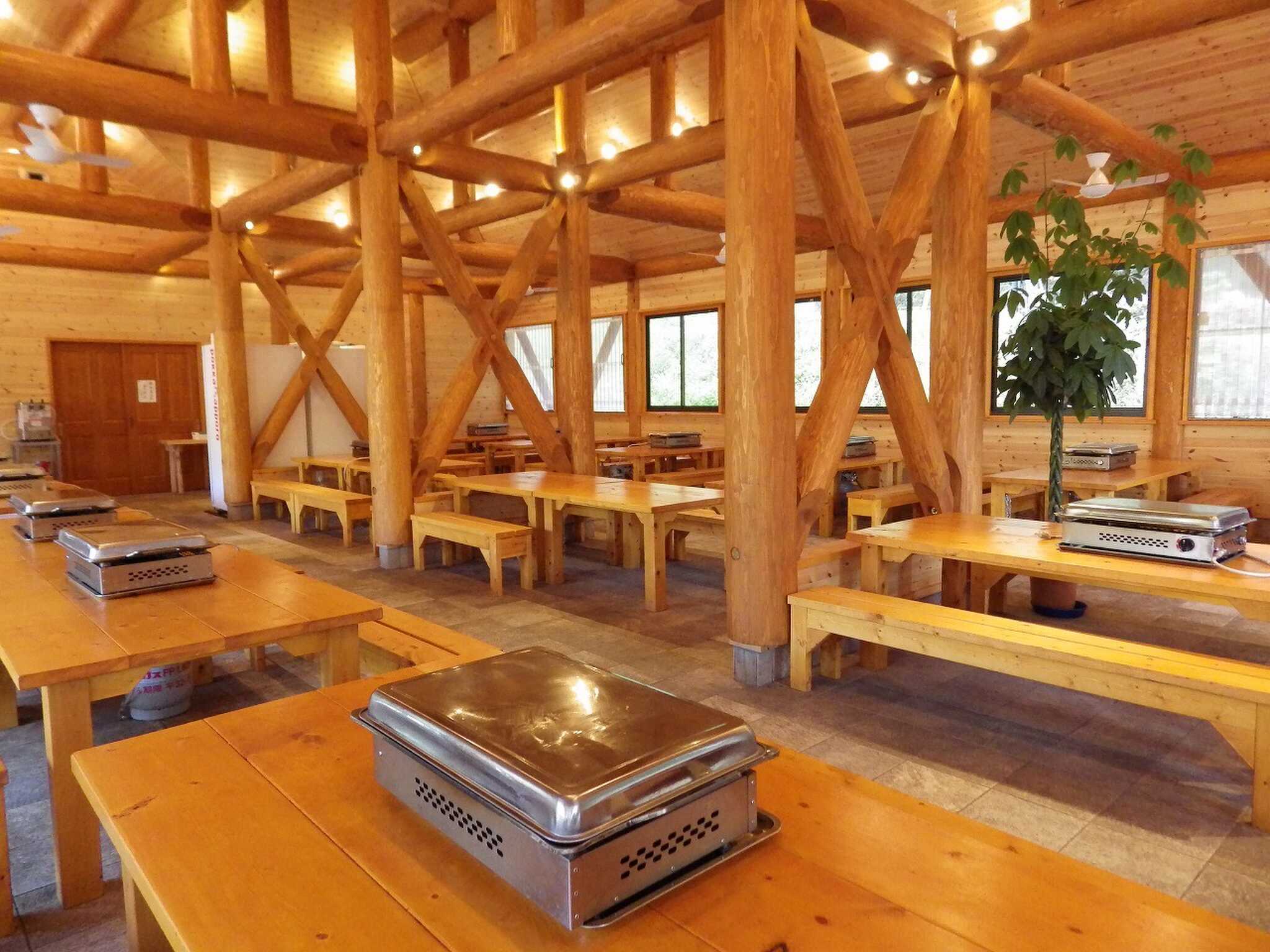 夏は窓が全開放!冬は暖房があるから暖かくBBQできます!