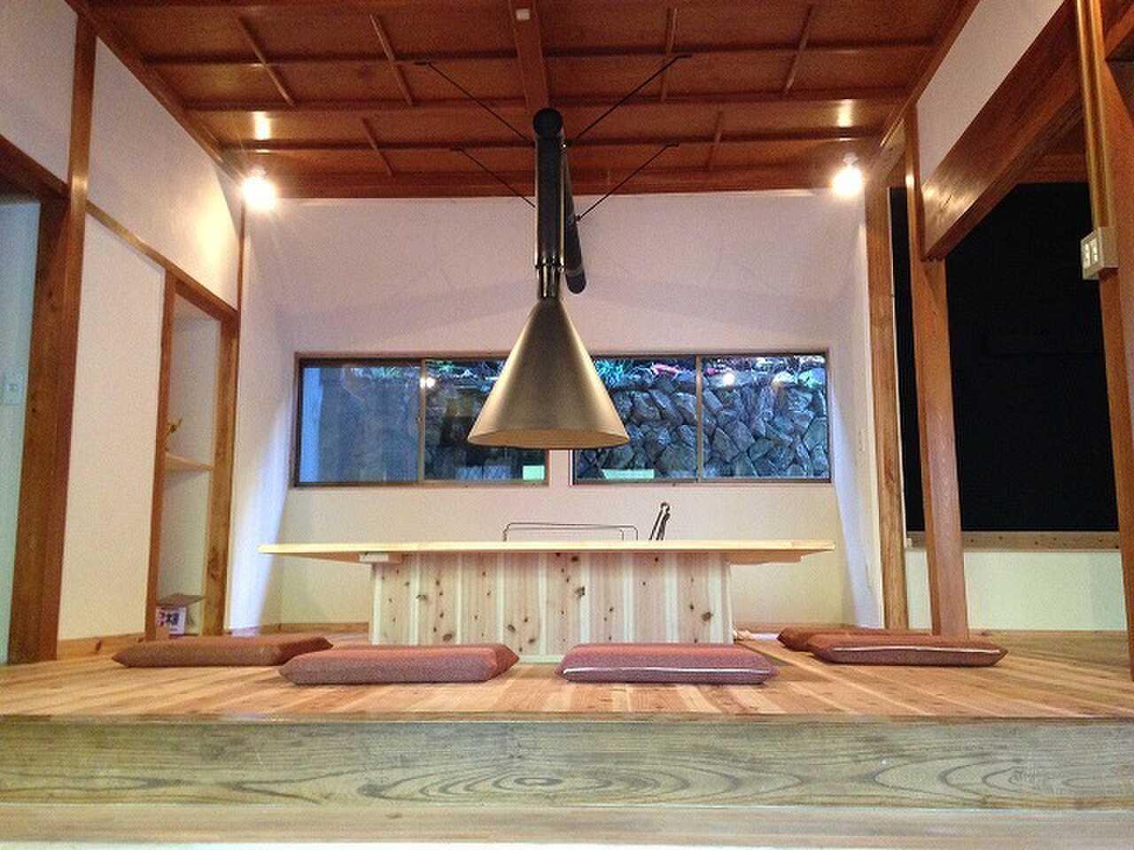 【囲炉裏】メインの囲炉裏☆目の前で焼いたり、煮たり♪