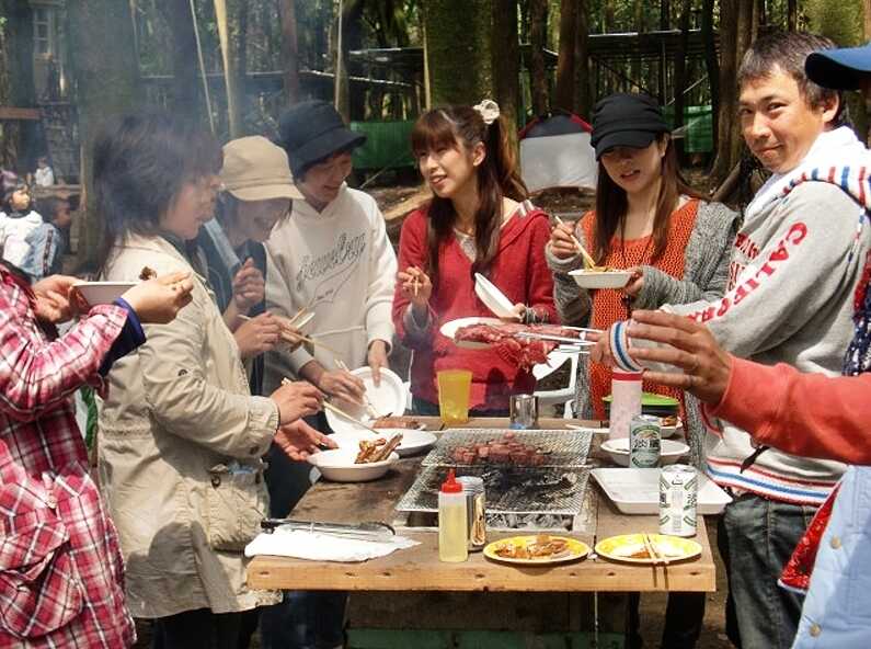BBQ☆炉、アルミプレート、網、トング、ヘラが付いてます♪材料の持ち込みですぐにレッツバーベキュー☆