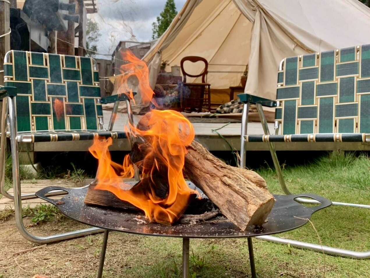 全棟に焚き火台を完備。焚き火の炎を眺めながらゆったりとお過ごしください