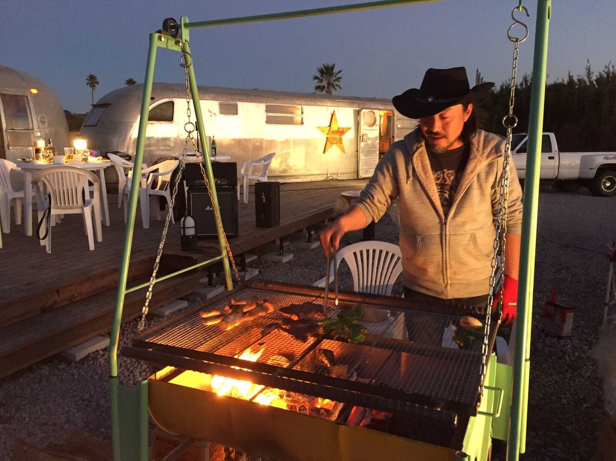オプションのBBQはオーナー自ら焼いて提供いたします。