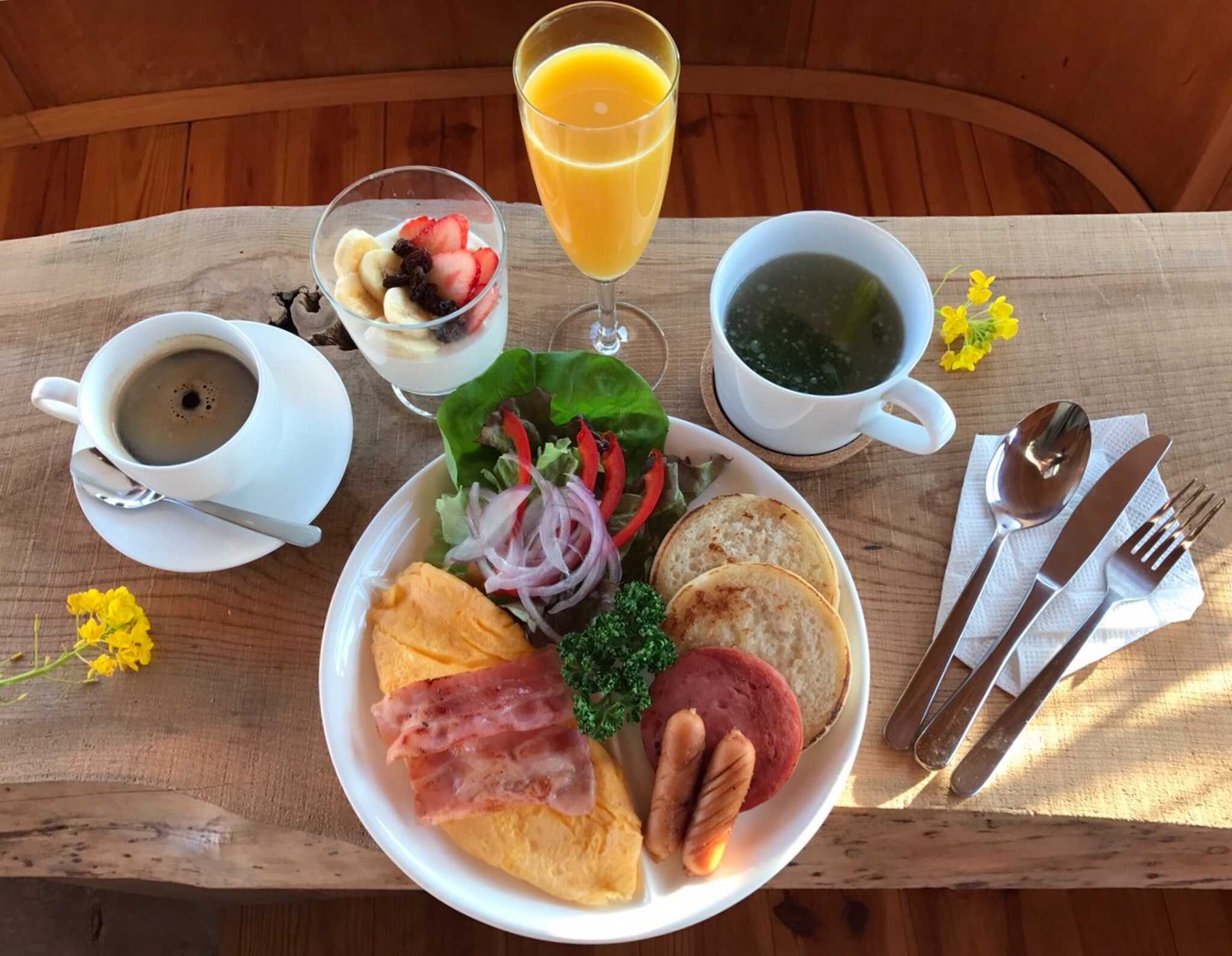 オプションの朝食はお一人1,500円にて承ります。