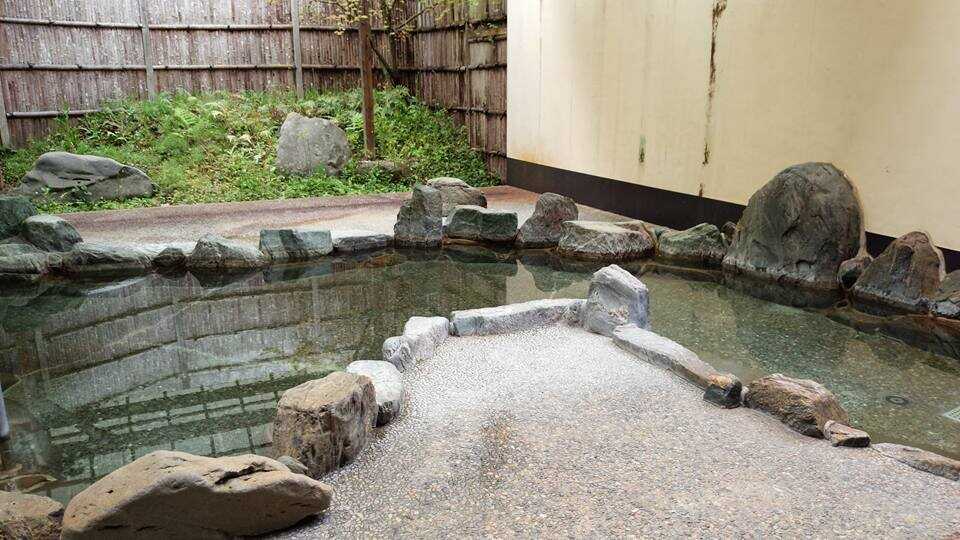 露天風呂を備えたお立ち寄り湯をご利用いただけます。いい汗をかいたあとは、気持ちのいいお風呂は如何でしょうか