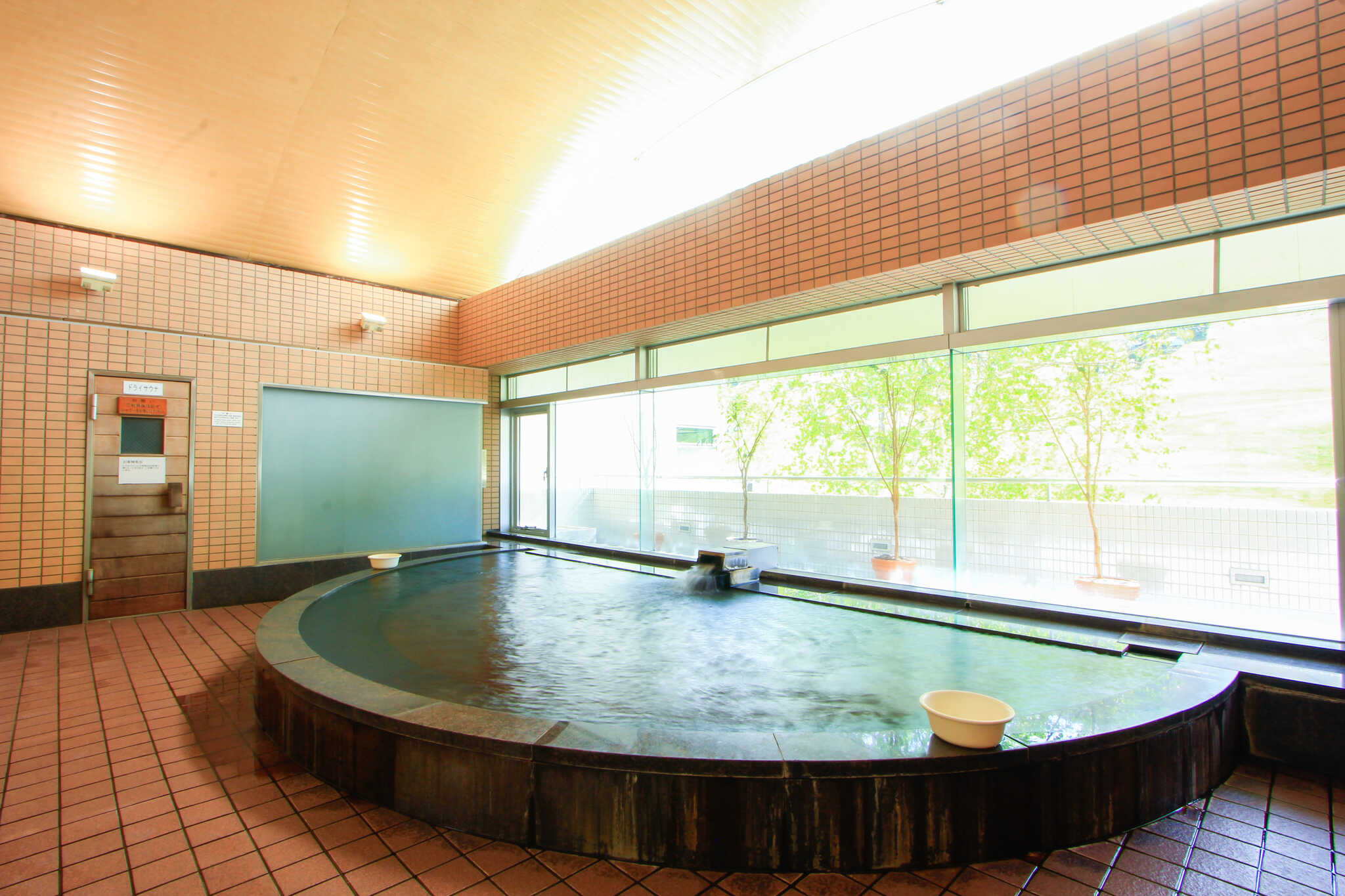 苗場の湯(苗場プリンスホテル 4号館フロント横)※営業日のみご利用可