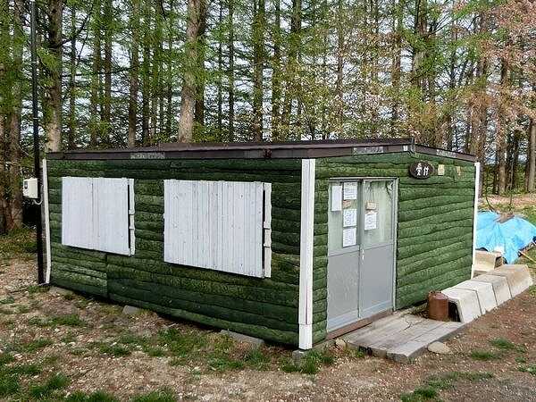手作りの可愛い受付です♪炊事場も同じような小屋の中にあり冬は暖房が入ります!