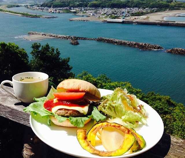 【cafe 山みず木】絶景と一緒に美味しいお食事をどうぞ♪