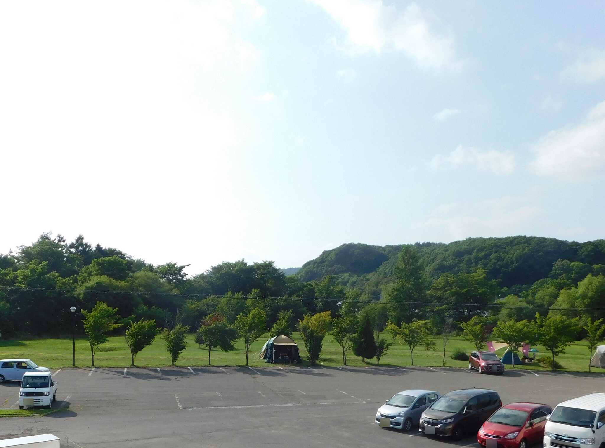駐車場のすぐ近く‼