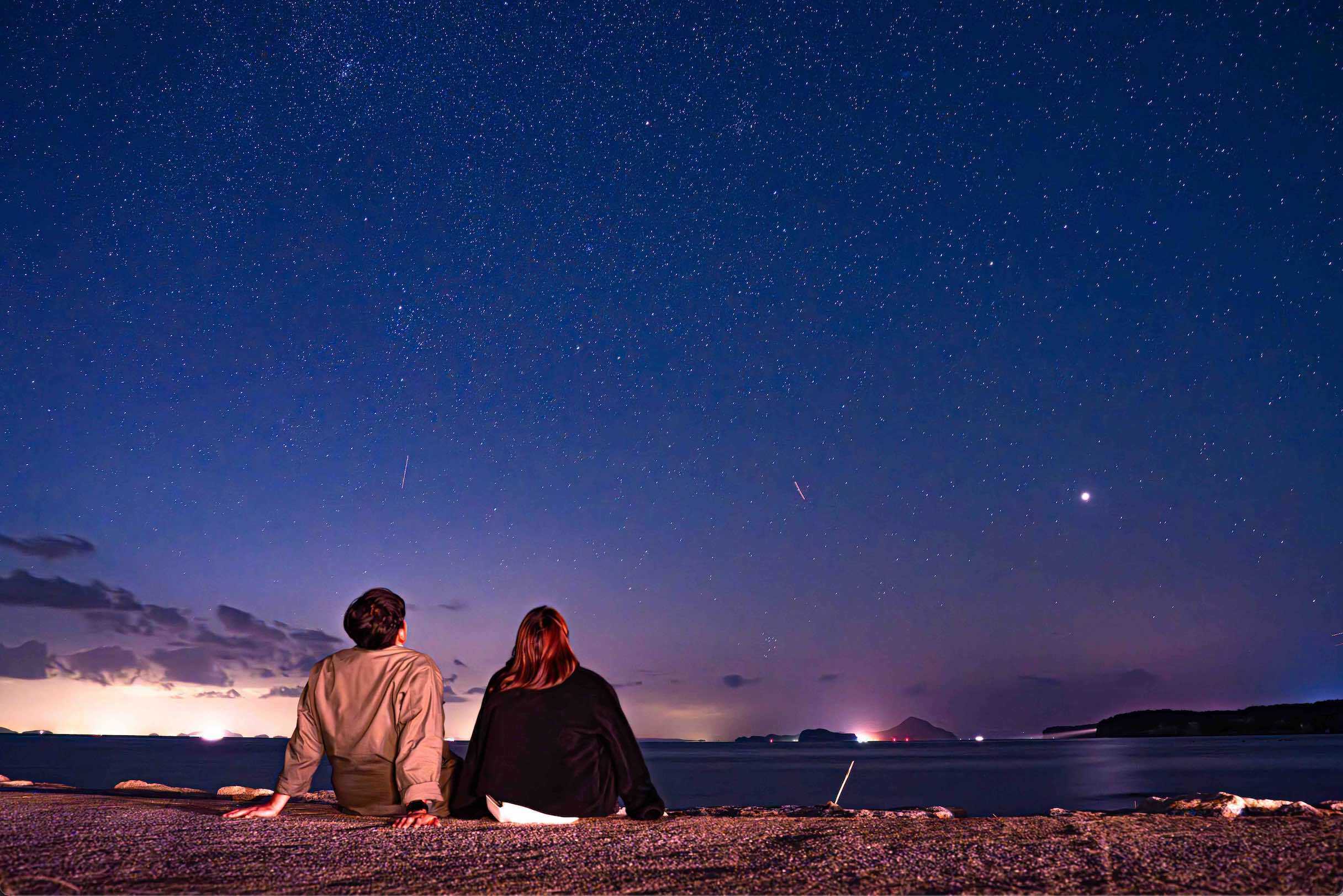 海から徒歩10秒のロケーション!波の音を聴きながら、焚き火や星空観賞をお楽しみください!