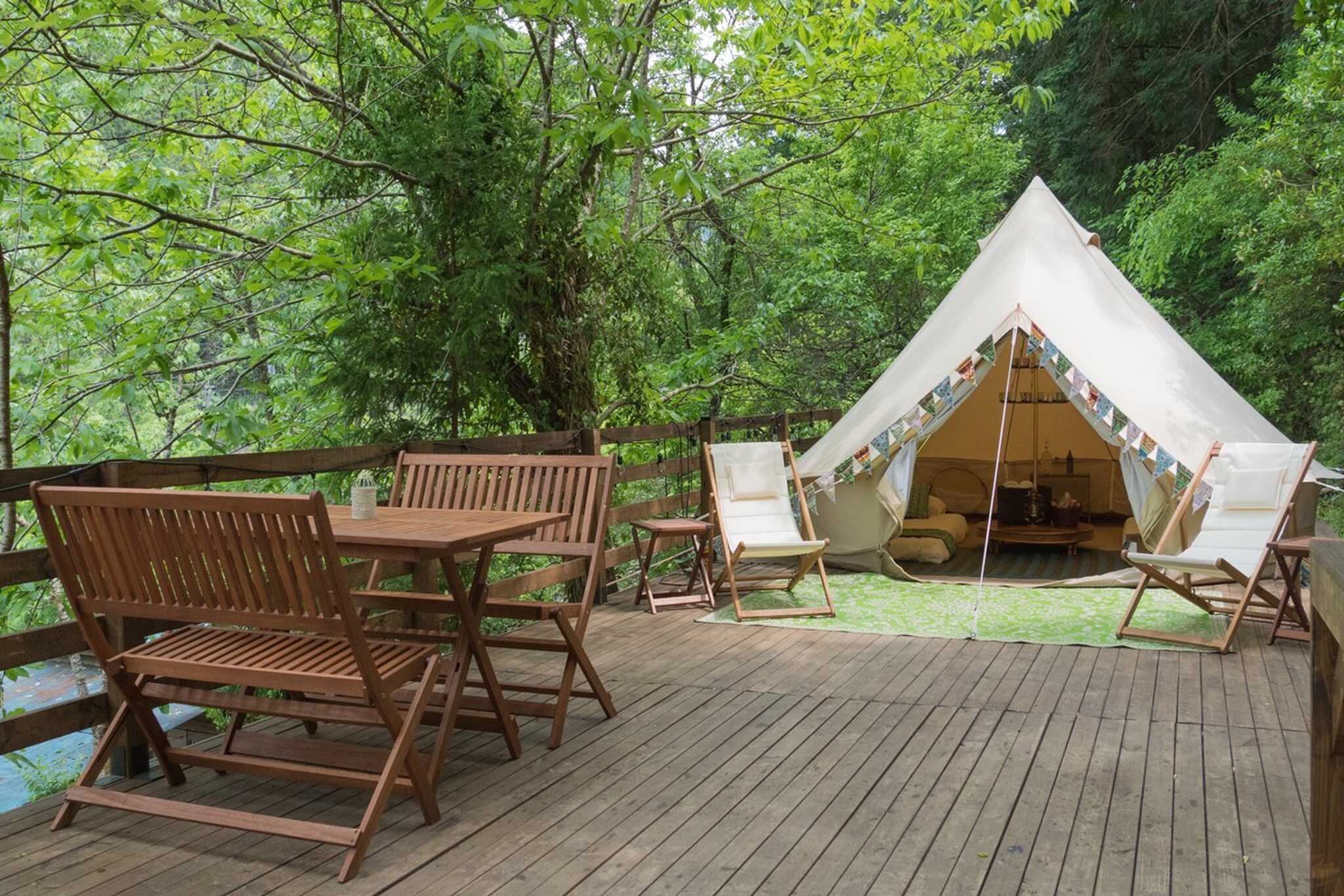 GLAMPING site Bは、全てがロースタイルのサイトは落ち着く空間