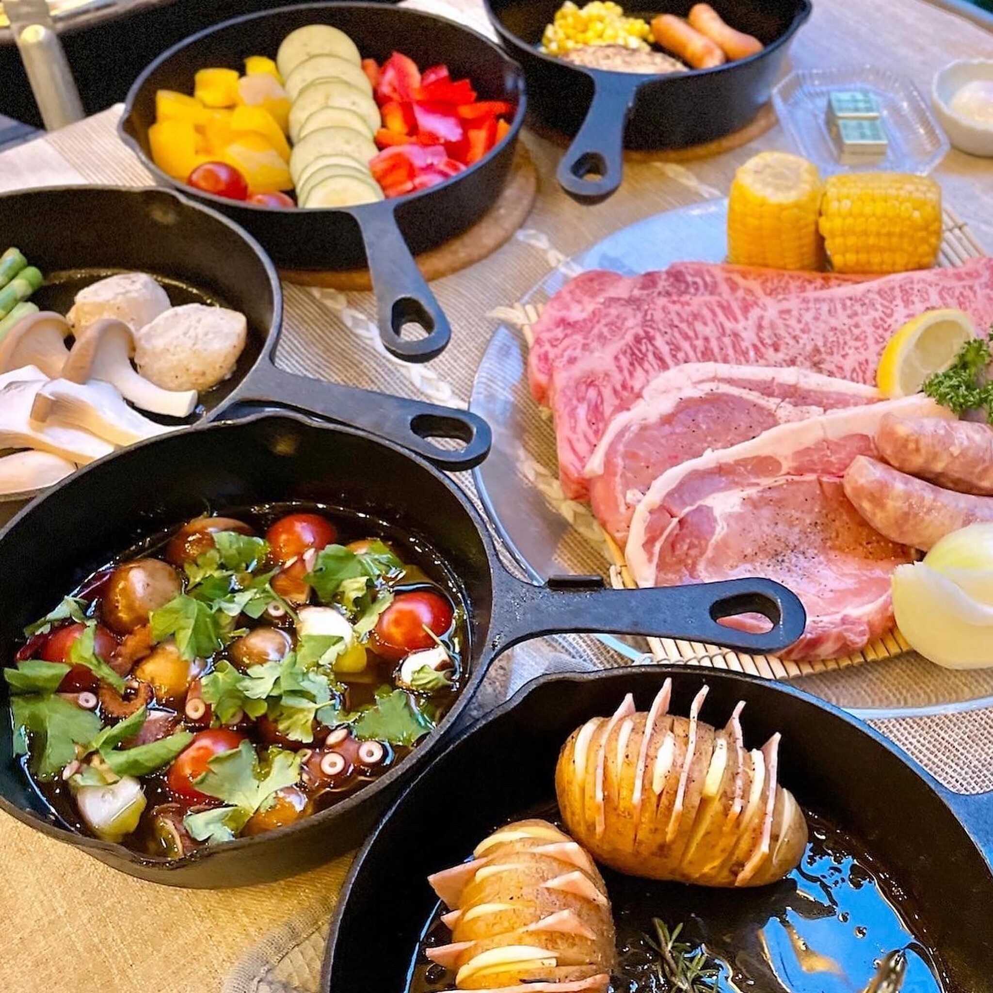 プレミアムドーム、ツードームをご予約の方はお食事付きとなります。グランピングテントはお持ち込みとなります。またバーベキューセットの販売ご予約も開始しました。すべてのプランにドリンクバーが付きます。