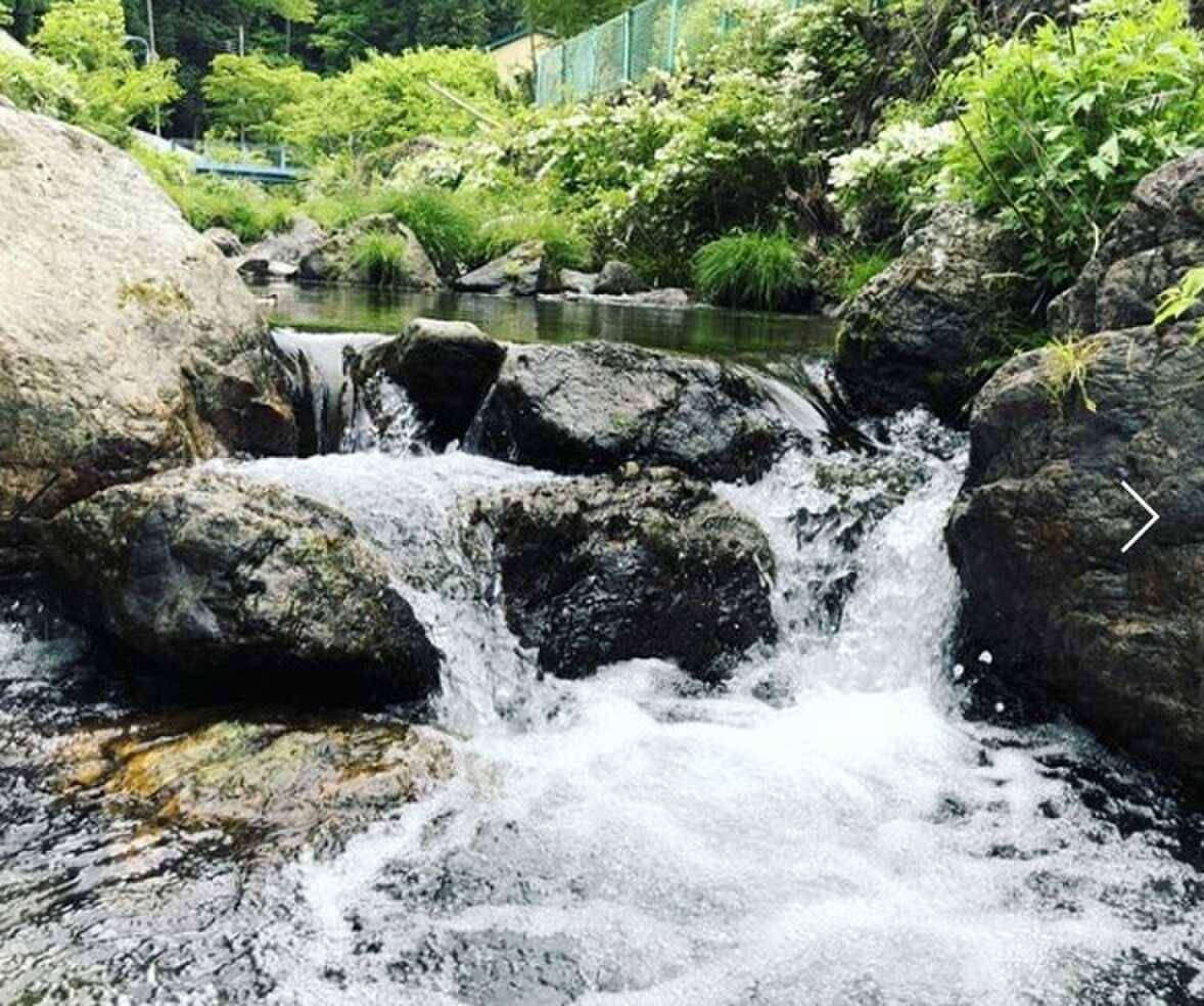 透明度の高い川で川遊びが可能!