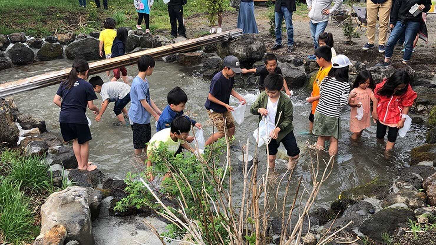 魚のつかみ取りやキャンプファイヤーなど、季節や時期によってさまざまなイベントを開催しております。