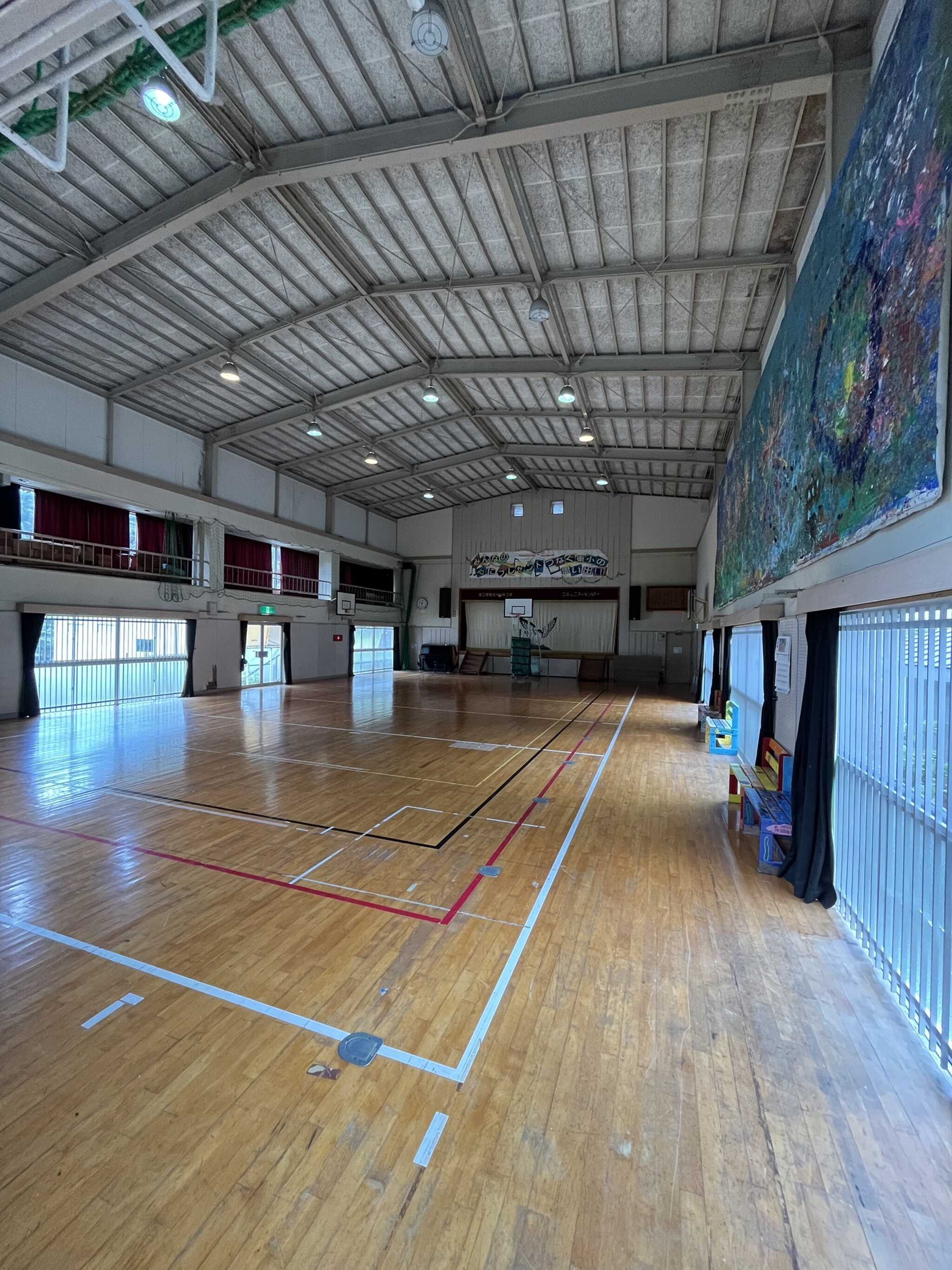 1時間500円で何人でも遊べます。バスケット・バトミントン・卓球など楽しめます。