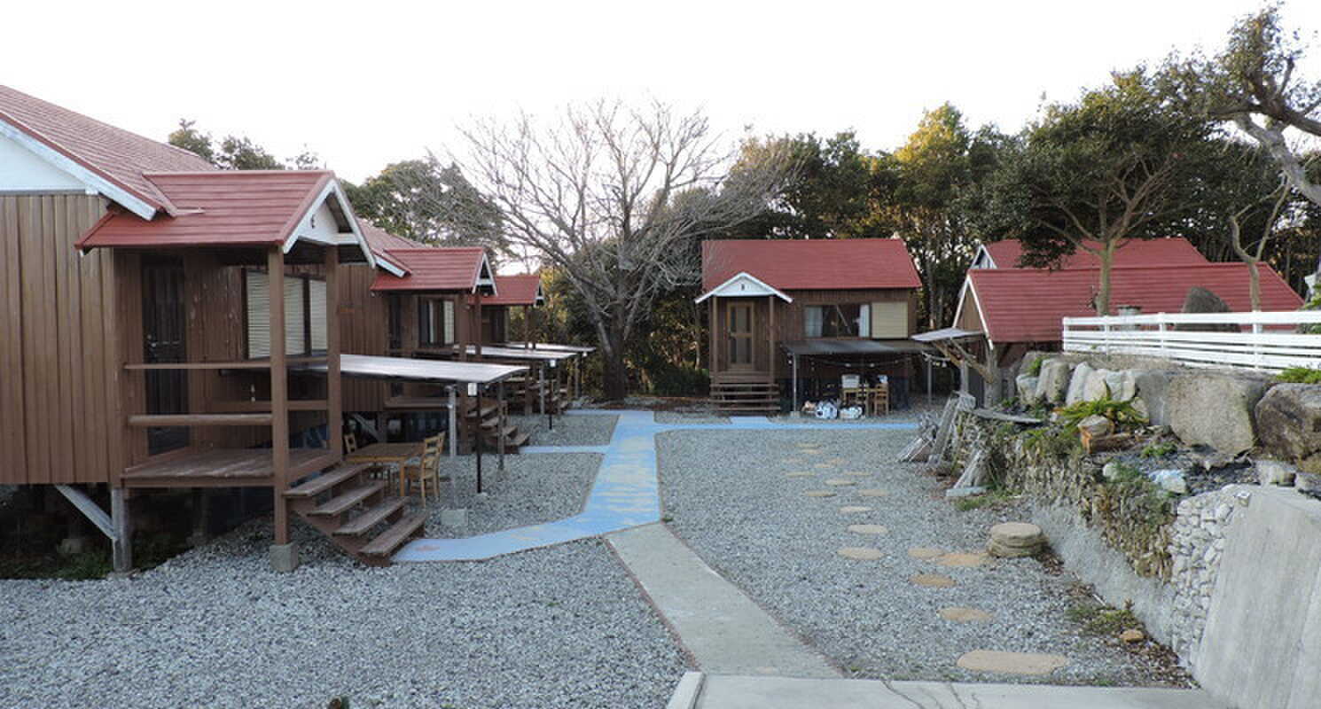 安心の設備が整っているロッジ☆外には屋根付きBBQ場も♪