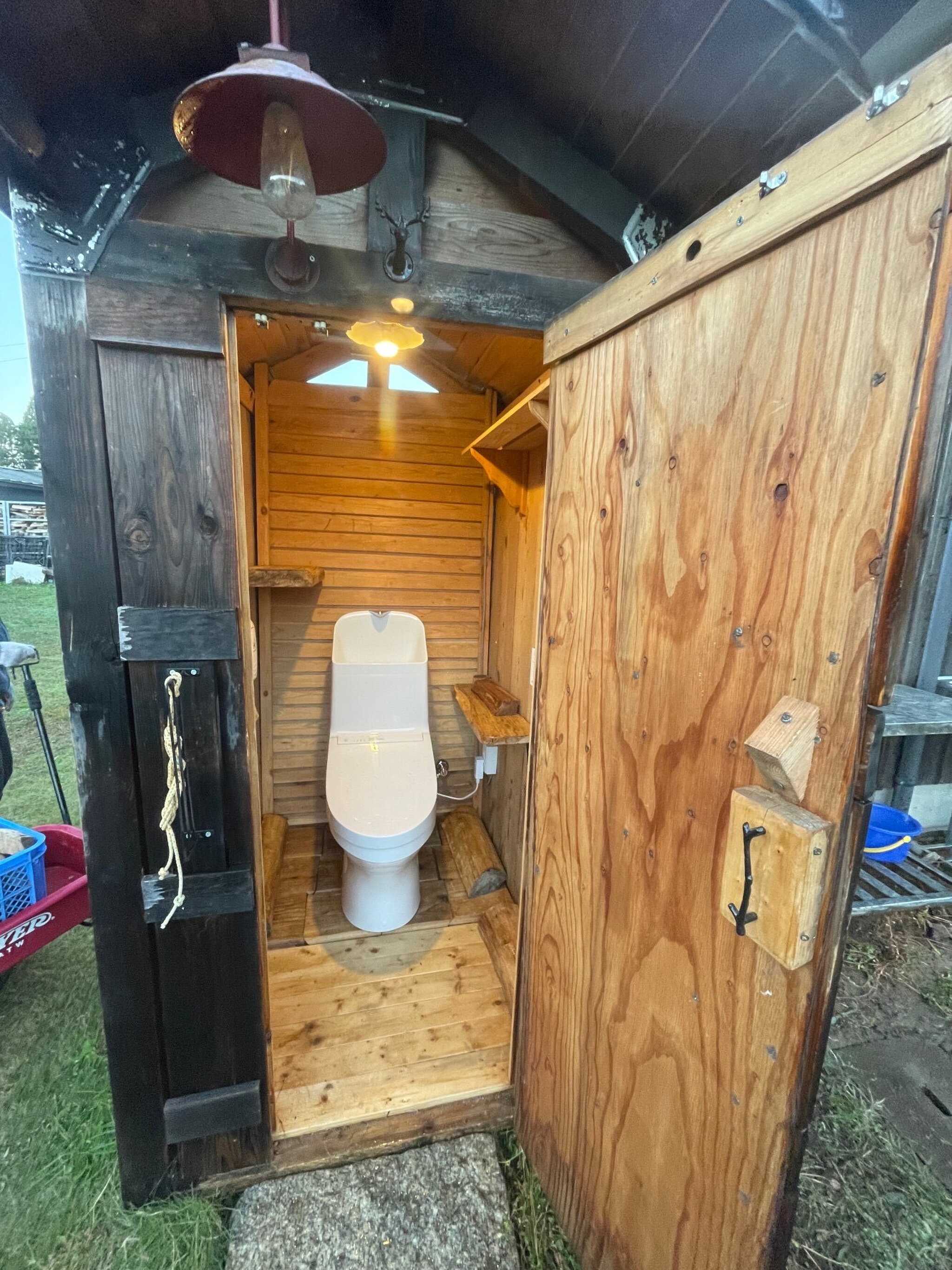 屋外のトイレができました