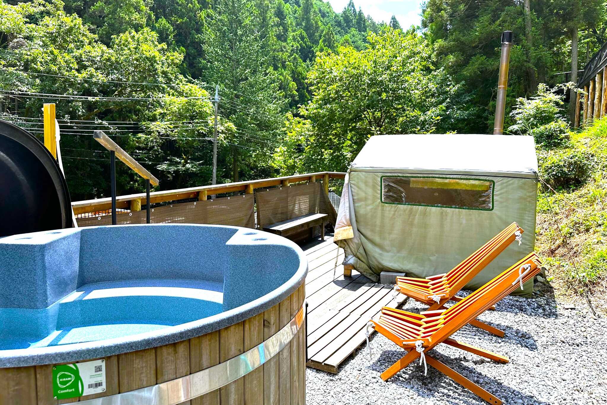 大人気のテントサウナ!目の前の川が水風呂代わりと贅沢仕様!ホットバスもセットになっているお得な内容です。ご予約は宿泊予約時にオプションよりご選択ください!