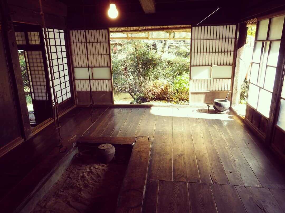 囲炉裏もございます。