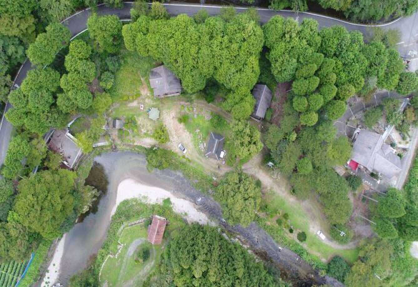 山の中の静かな別荘地内!贅沢なキャンプ体験ができそうです!