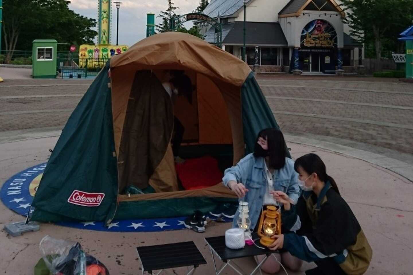テーマパークでのキャンプを体験