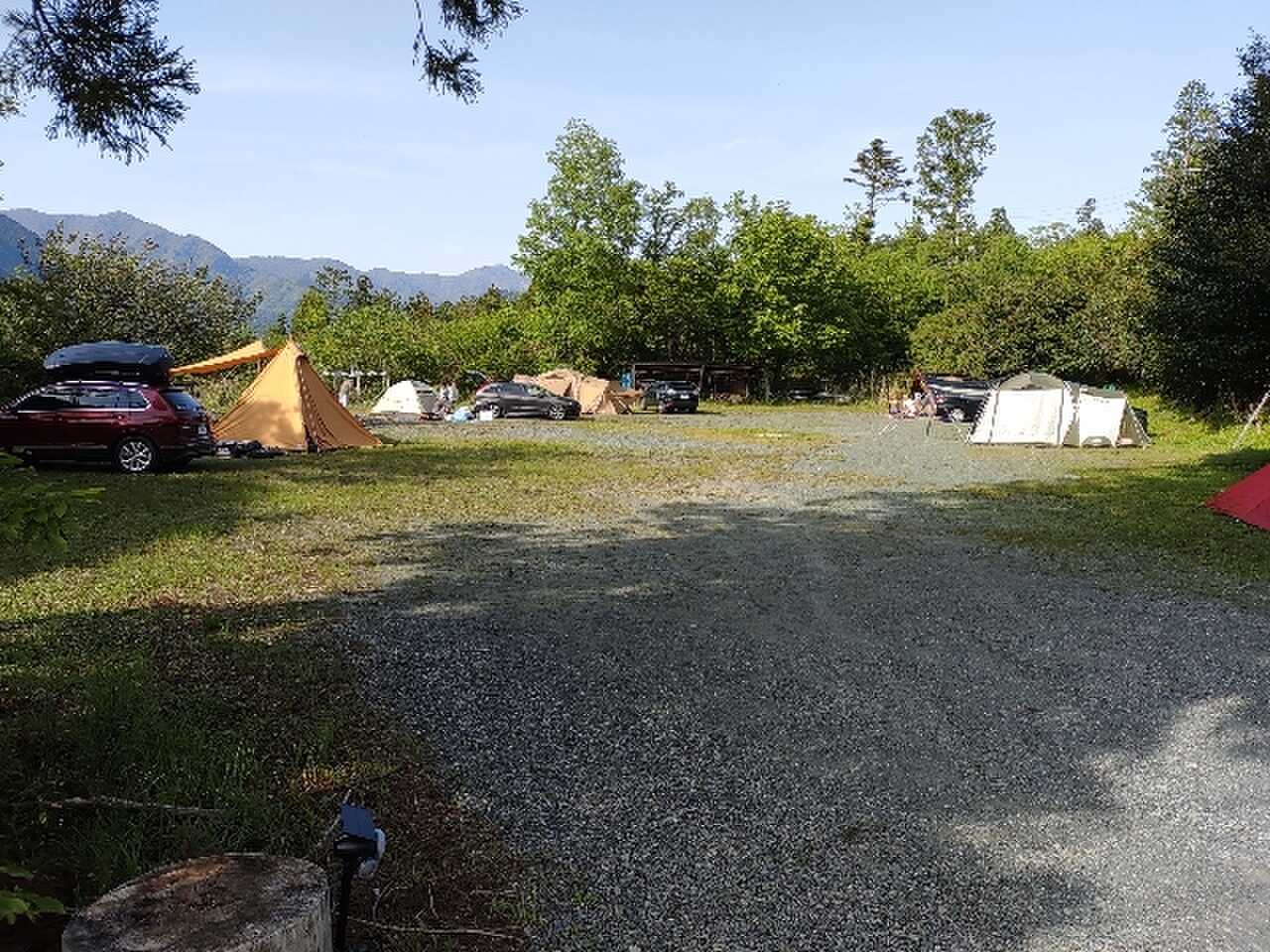 自然の中でまったりキャンプ。山から見える景色は最高です!(フリーサイトの写真です)