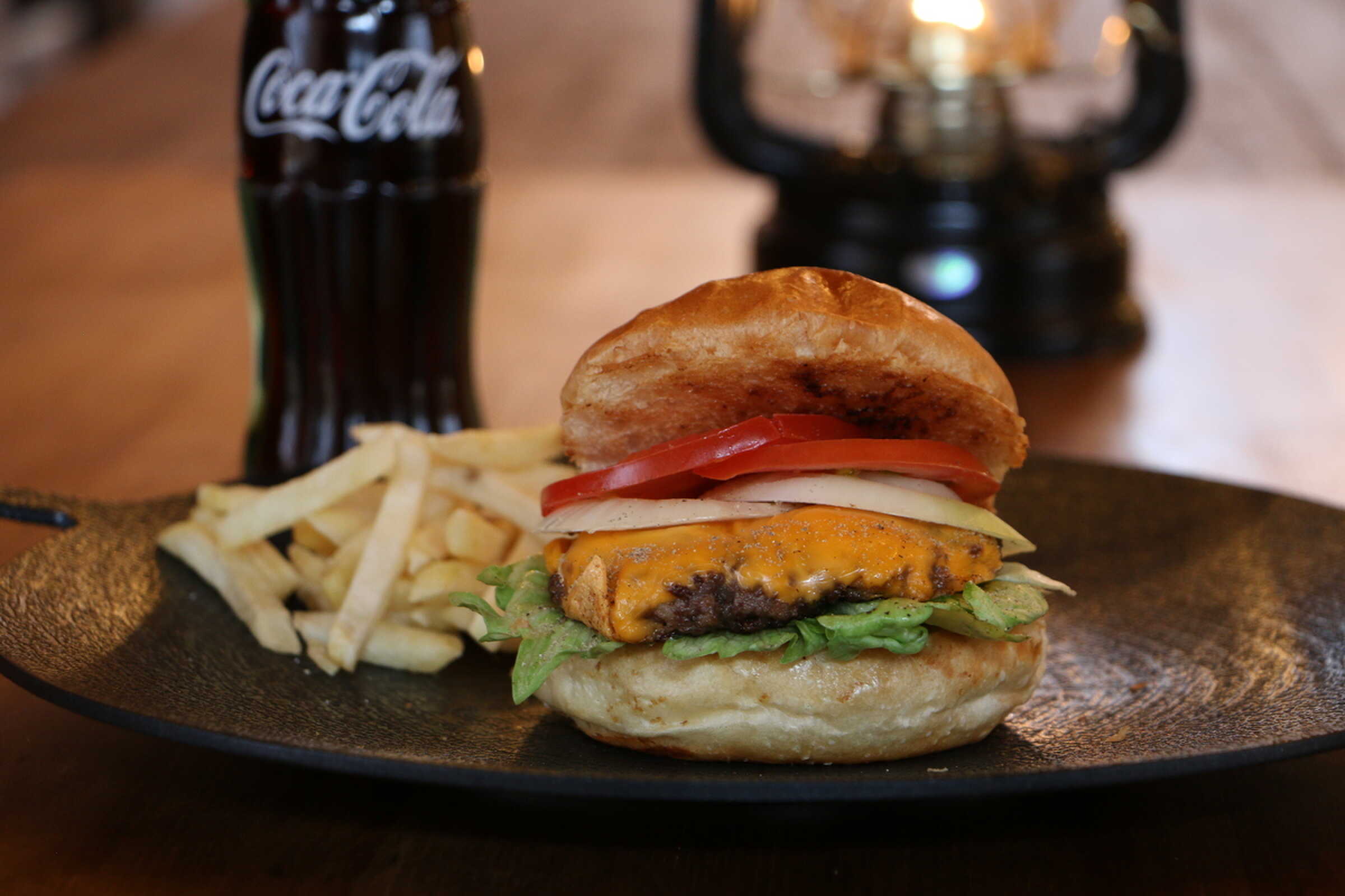 キャンプ場内に本格バーガーショップがオープン致しました!!