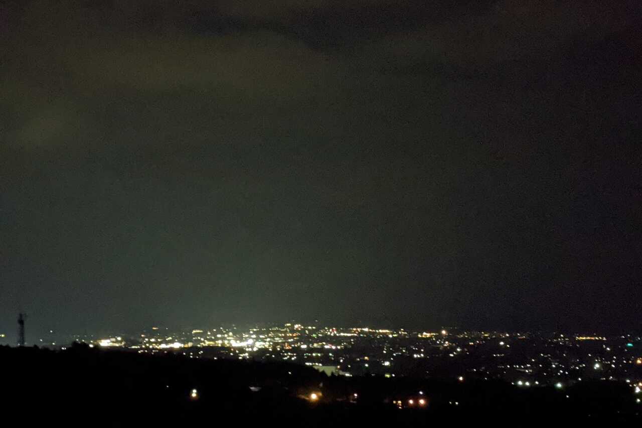 夜景や星空がとてもきれいです!眺めているだけで、素敵な時間を過ごせます。