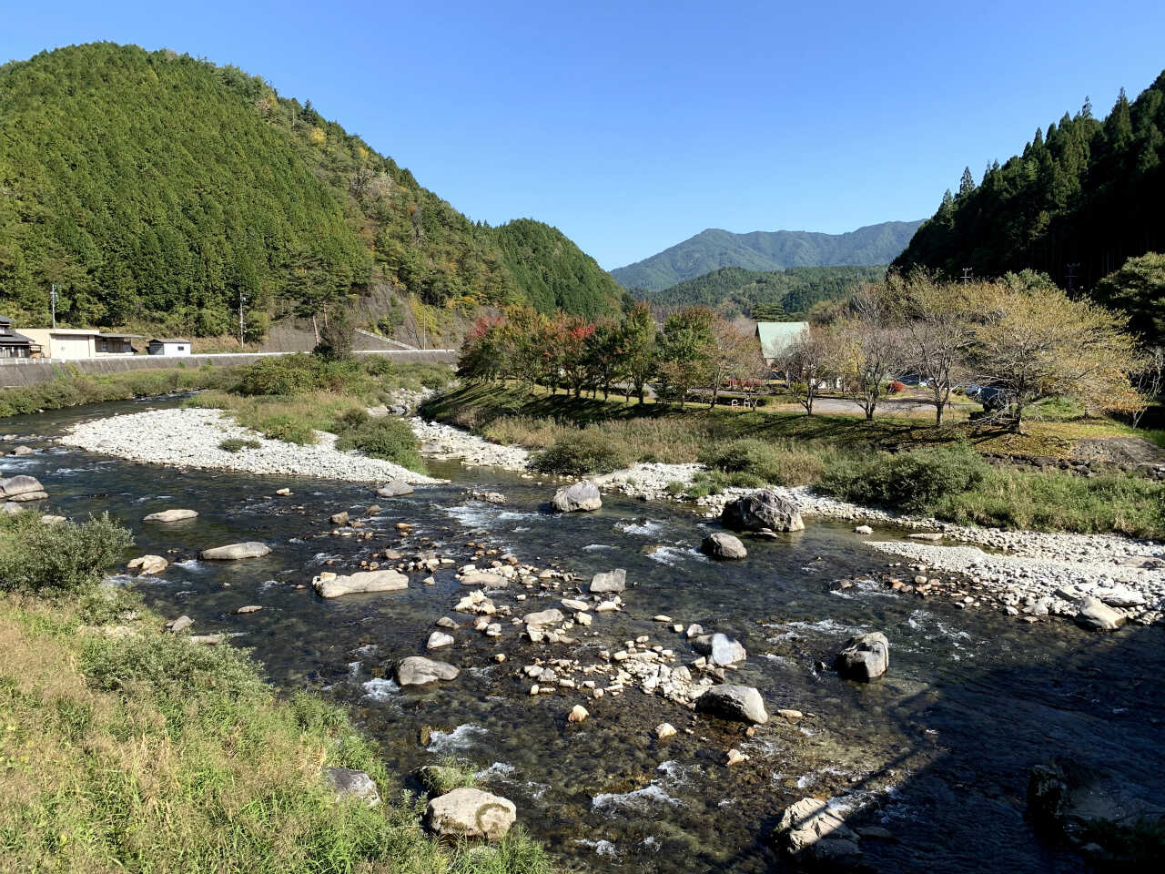 公園と清流白川 ふるさと橋より