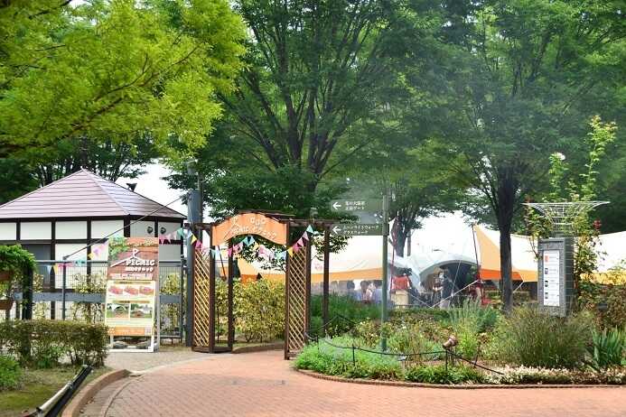 デンパーク園内、「BBQガーデンピクニック」への入り口はこちらから