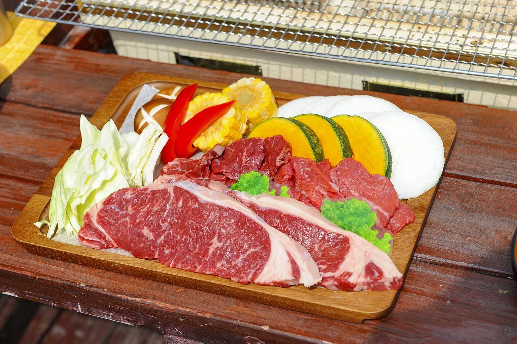 宿泊とセットでどうぞ!BBQ食材(ステーキ肉約150g 牛肉約200g 野菜盛り合わせ)※写真は2人前