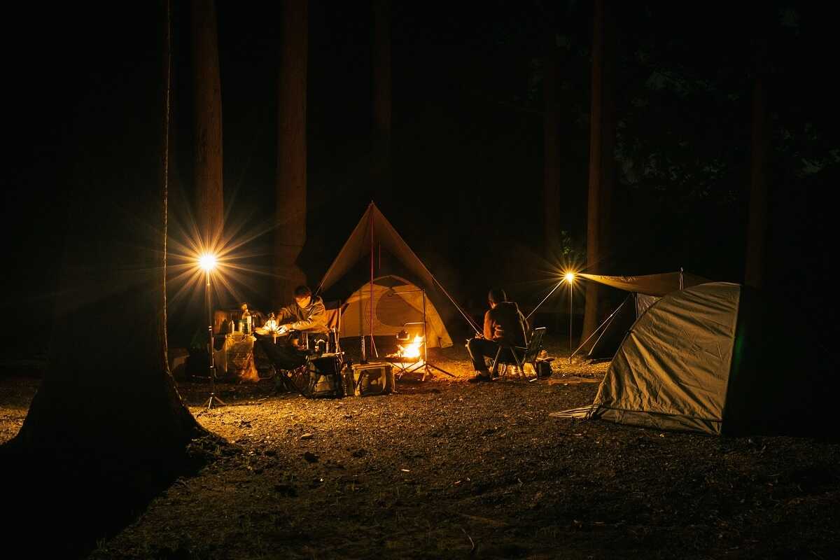 夜のサイトでは川の音、焚火の音などお楽しみください!