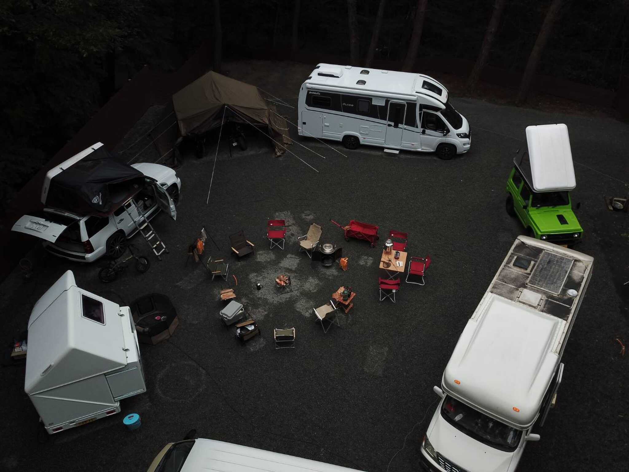 屋外に電源もあるのでキャンピングカー利用にもおすすめ!