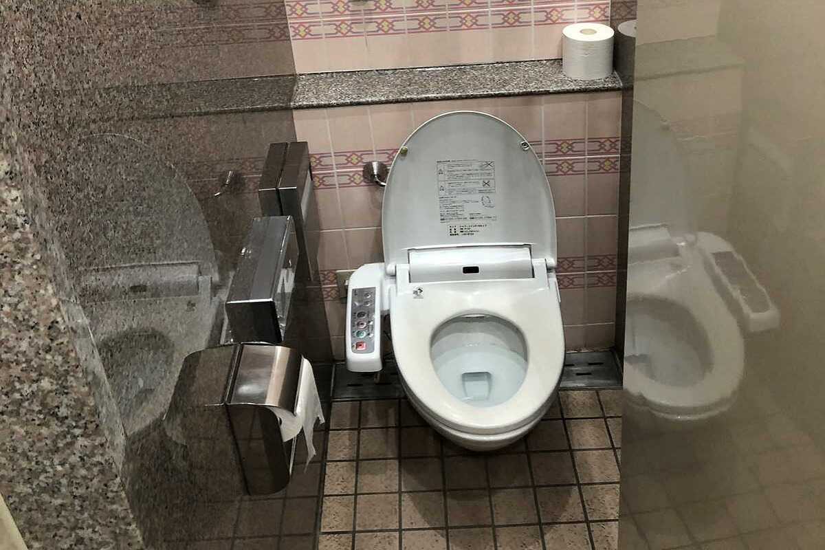 男女両方ウォシュレットトイレ完備