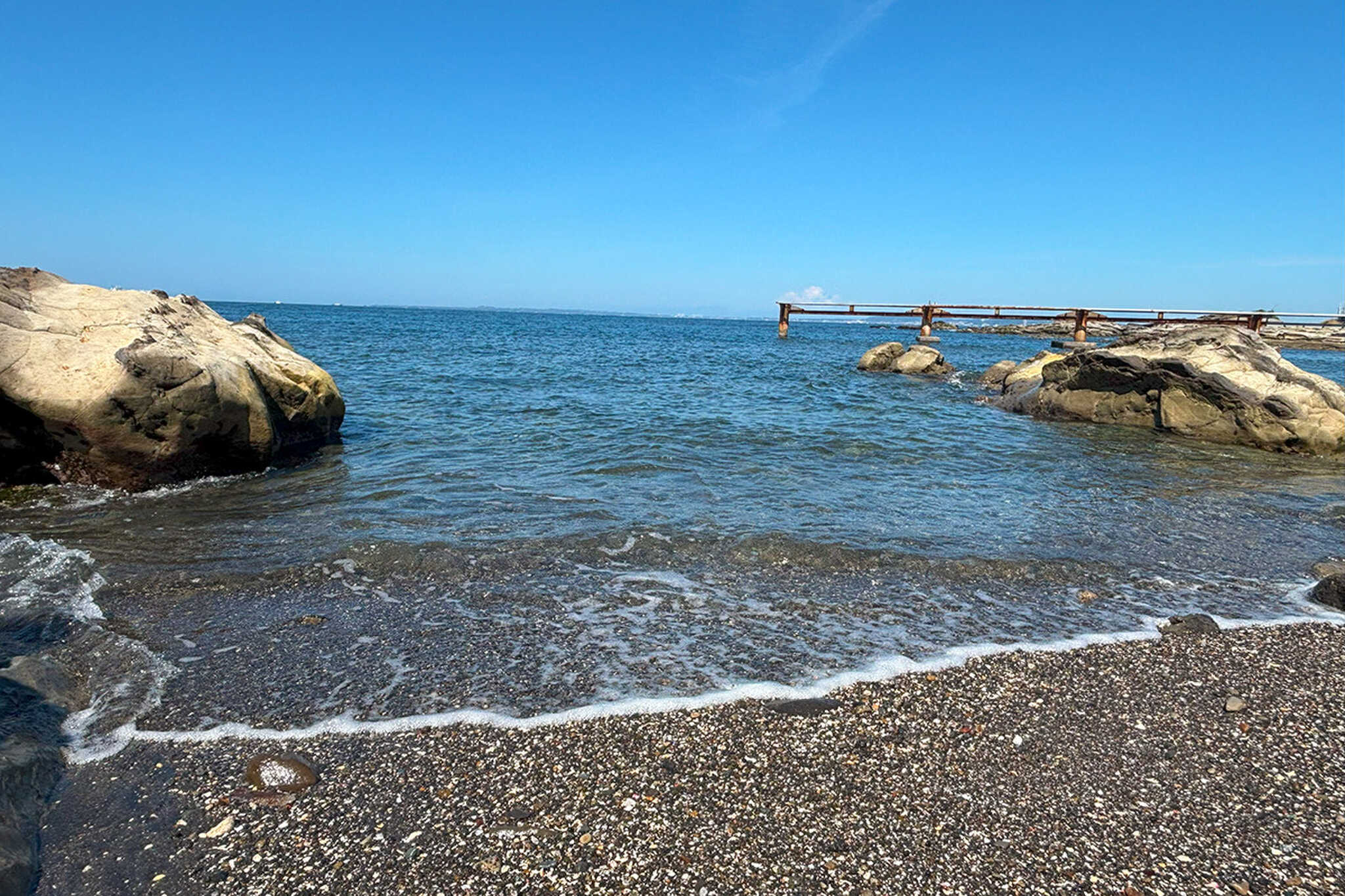 海まで徒歩3分!近場の浜辺でシーグラスや貝殻拾いができます