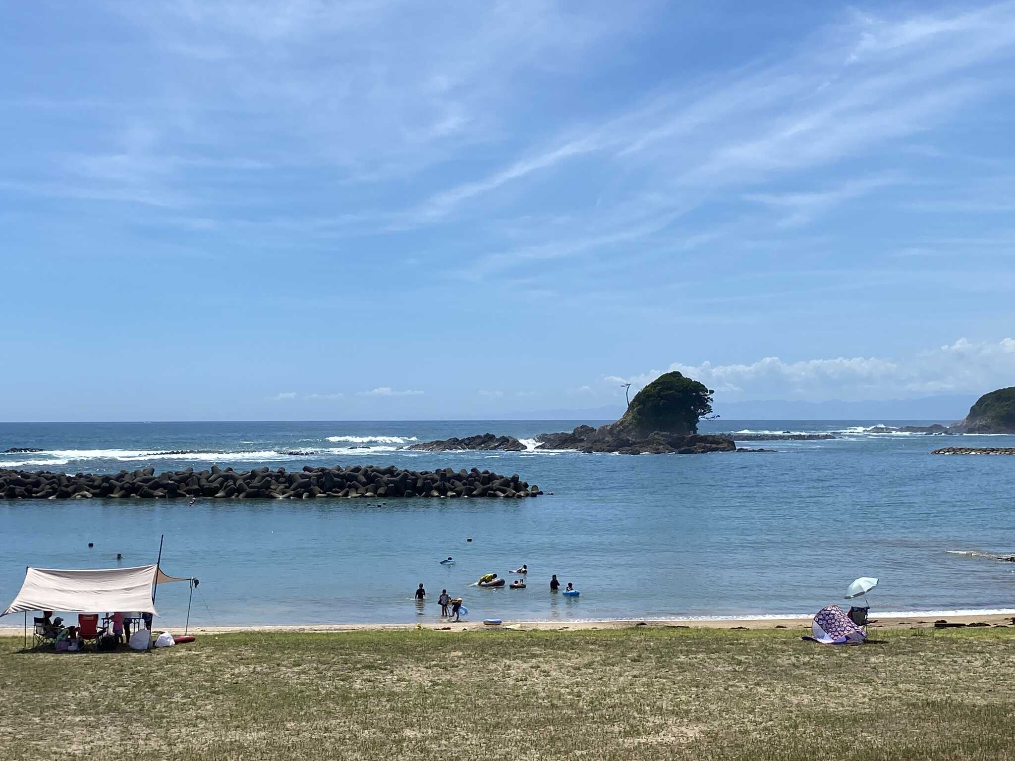 あづり浜へは道を渡らずにアクセスできます!