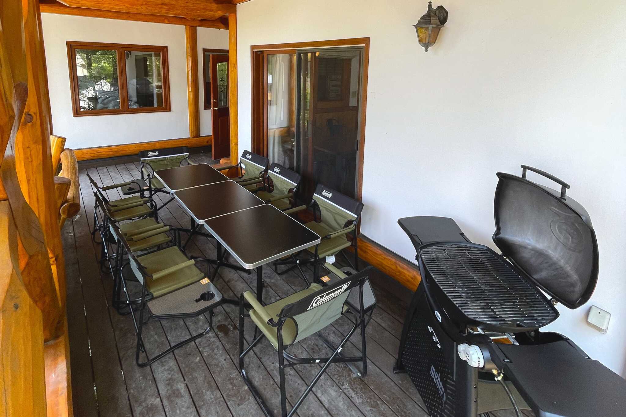 ログハウスBBQスペースではグループでBBQをお楽しみ頂けます!