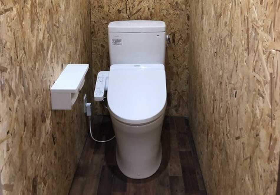 トイレは清潔な温水シャワー付き!(男女別)