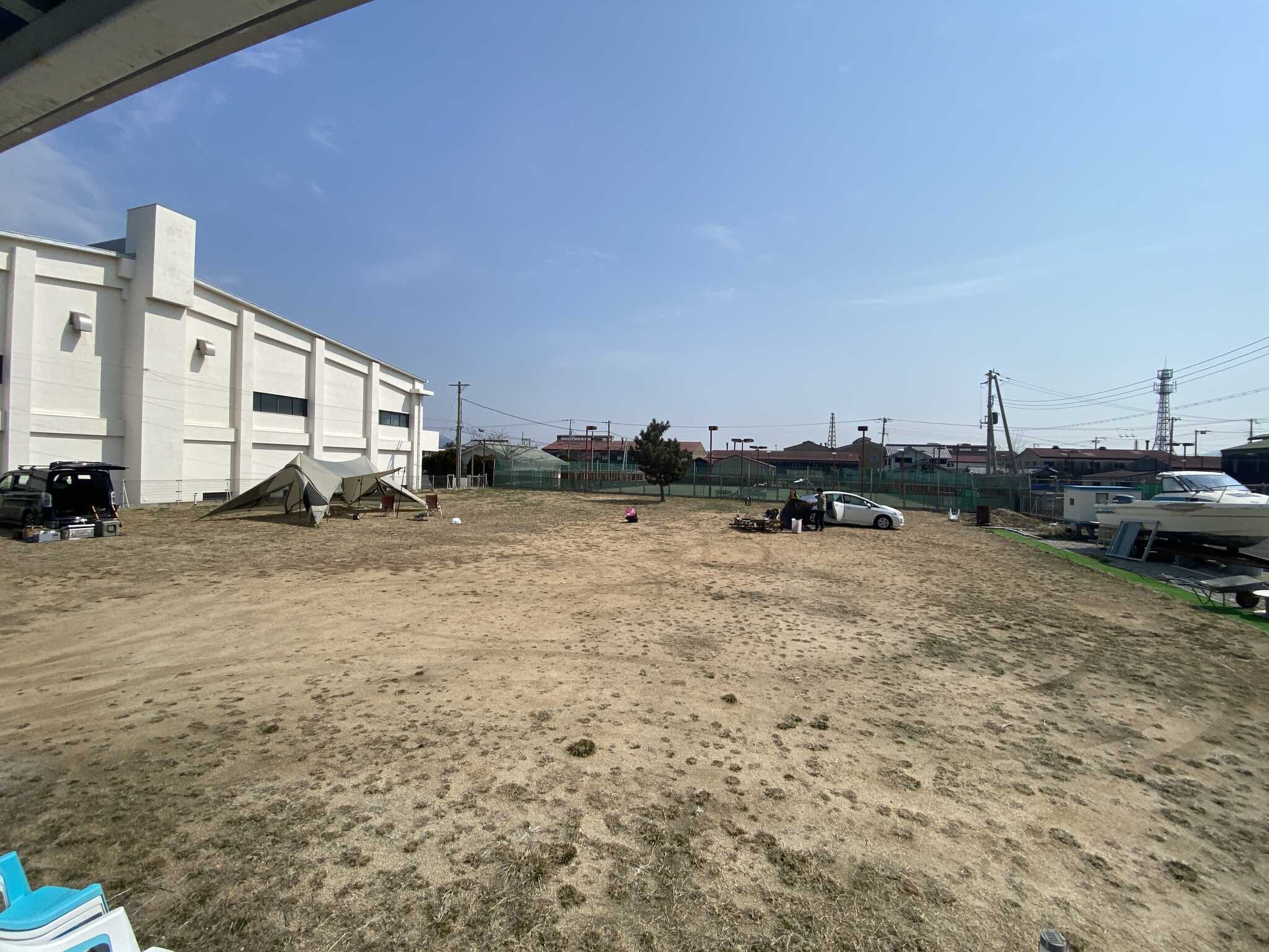 キャンプサイトは1日3組限定の約800㎡の広々サイト!空き状況次第では貸切でのご利用も可能です!