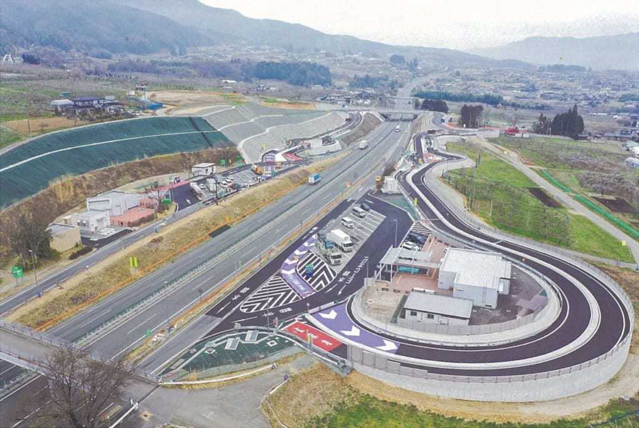中央道座光寺S.I.C、松川ICから15分。 すごい山の奥って雰囲気なのですが、実は中央自動車道の座光寺スマートインターチェンジから15分で着きます。アクセスは良好です。移動時間が短いのは、サイトでも時間を楽しむ重要な要素です。