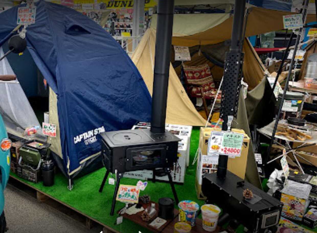 キャンプ用品も現地調達。 メガドンキホーテはキャンプ用品売り場に広い面積を割いています。ほぼ何でもそろいます。そして近くにはキャンプ用品が充実しすぎなスポーツカムイ高森店があります。ぶっちゃけ、何でもあります。