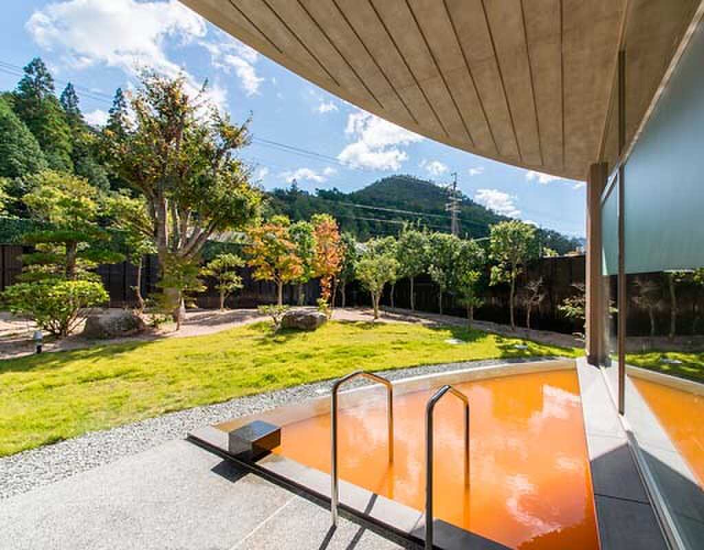 強塩泉が売りの草山温泉やまもりの湯