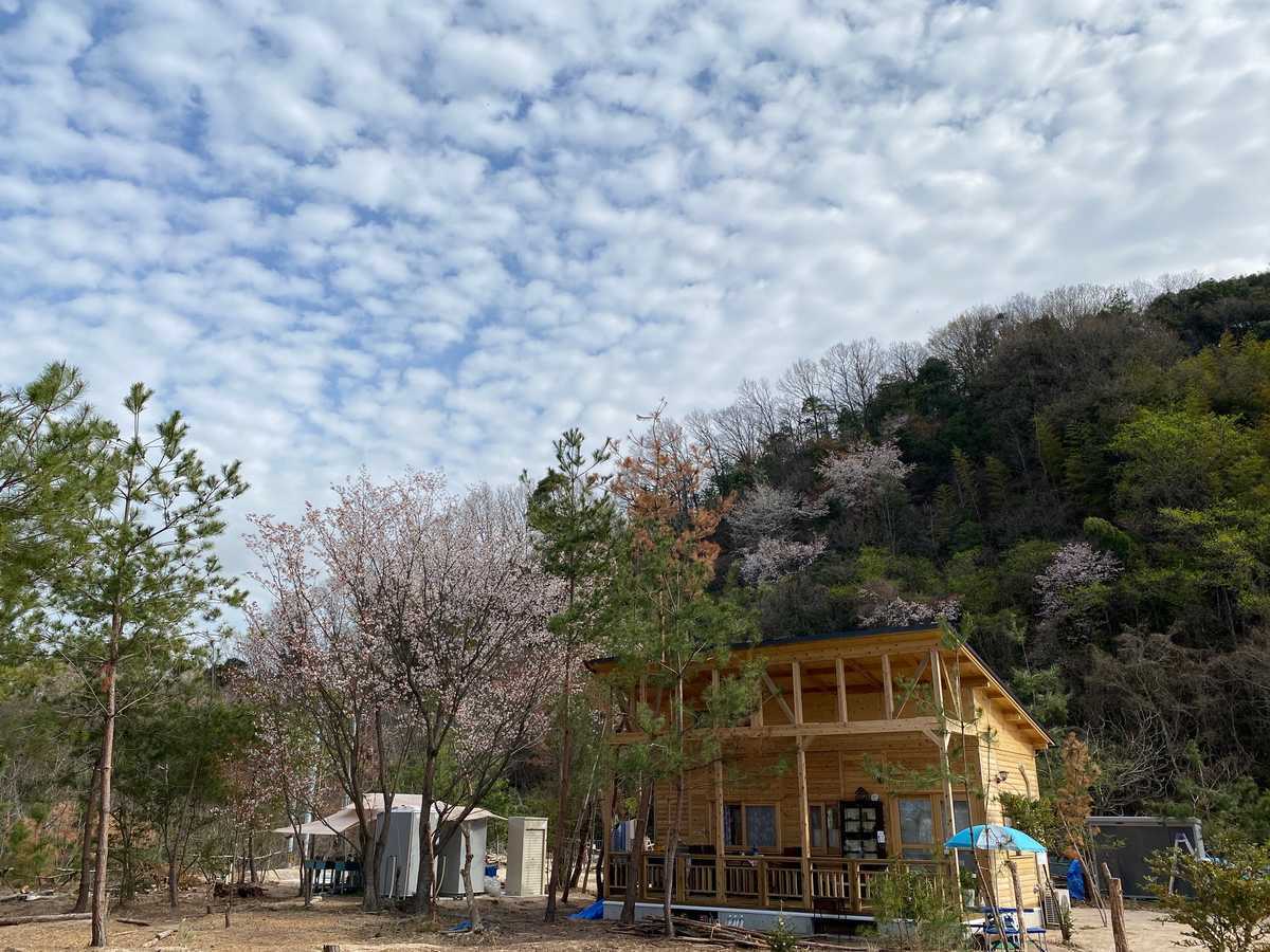 オーナーの事務棟兼住居となっており夜間も常駐しますので、安心してお過ごしください。