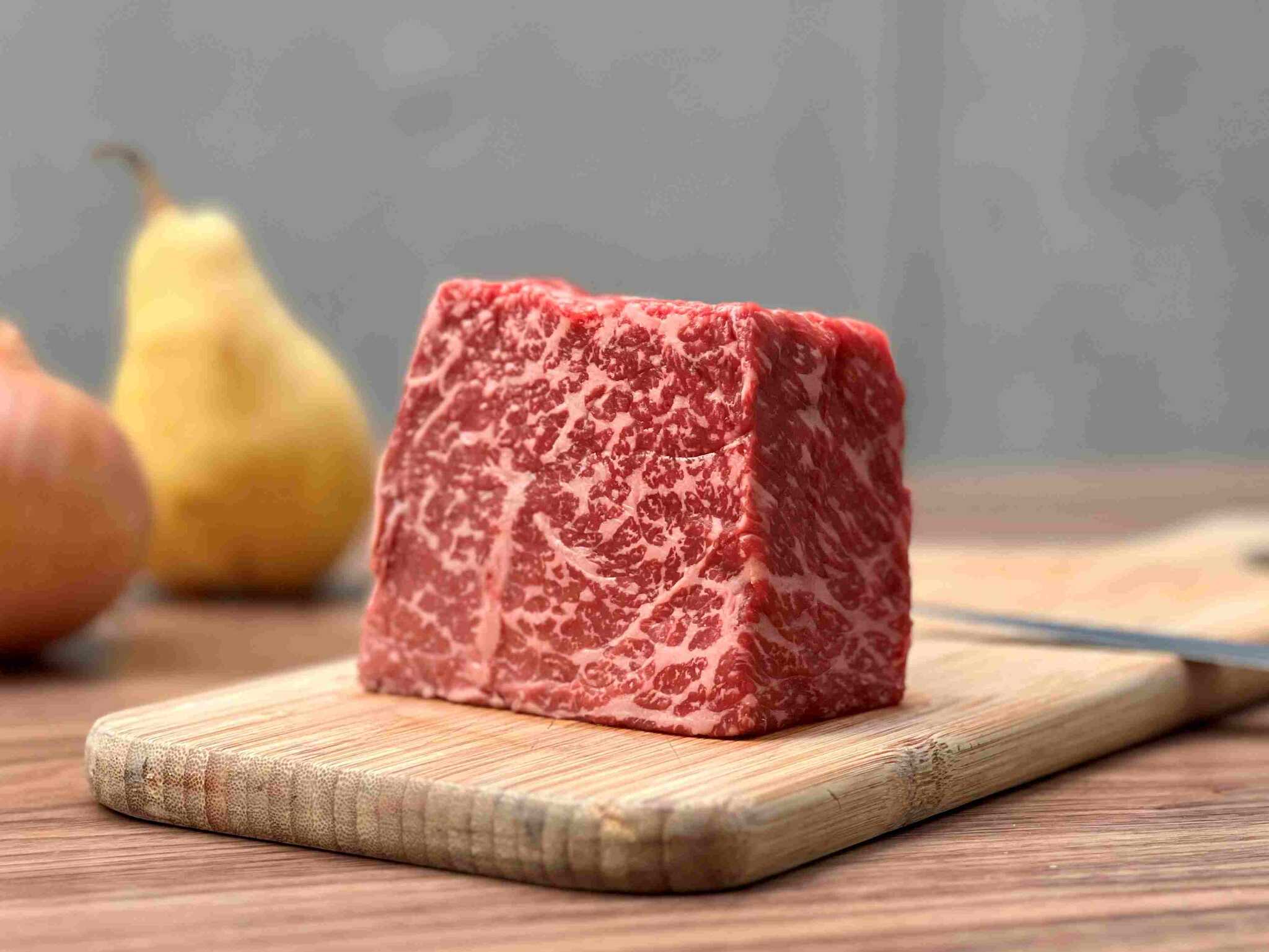 常陸牛 モモ肉 の1ポンドステーキもご用意しております。ここでしか味わえないボリュームを皆様でどうぞ!