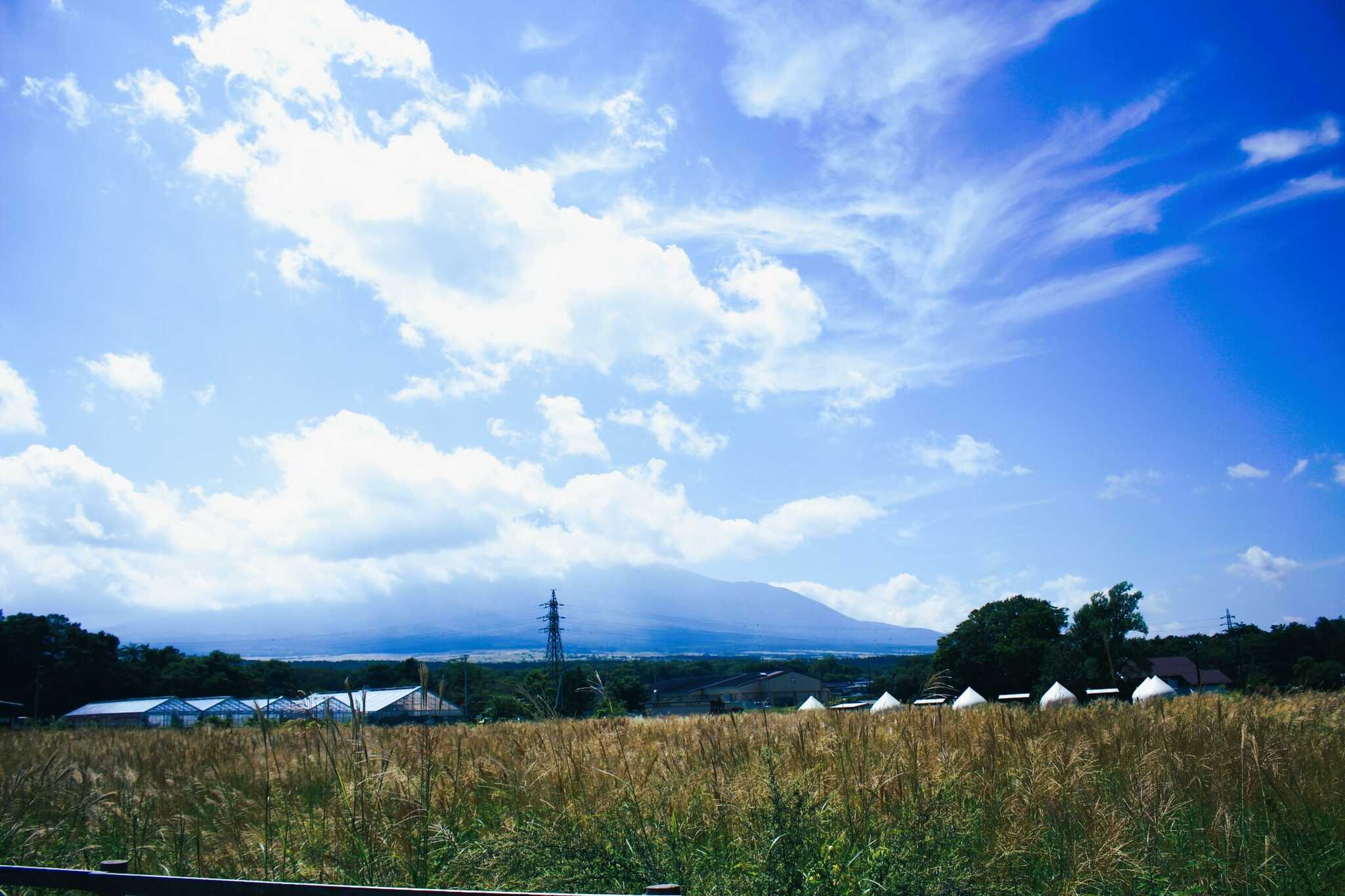 天気が良い日は雄大な富士山を望むことができます。お客様が撮影したお写真の方がきれいに映っておりますので、ユーザー投稿画像の欄をご参考にしてください。