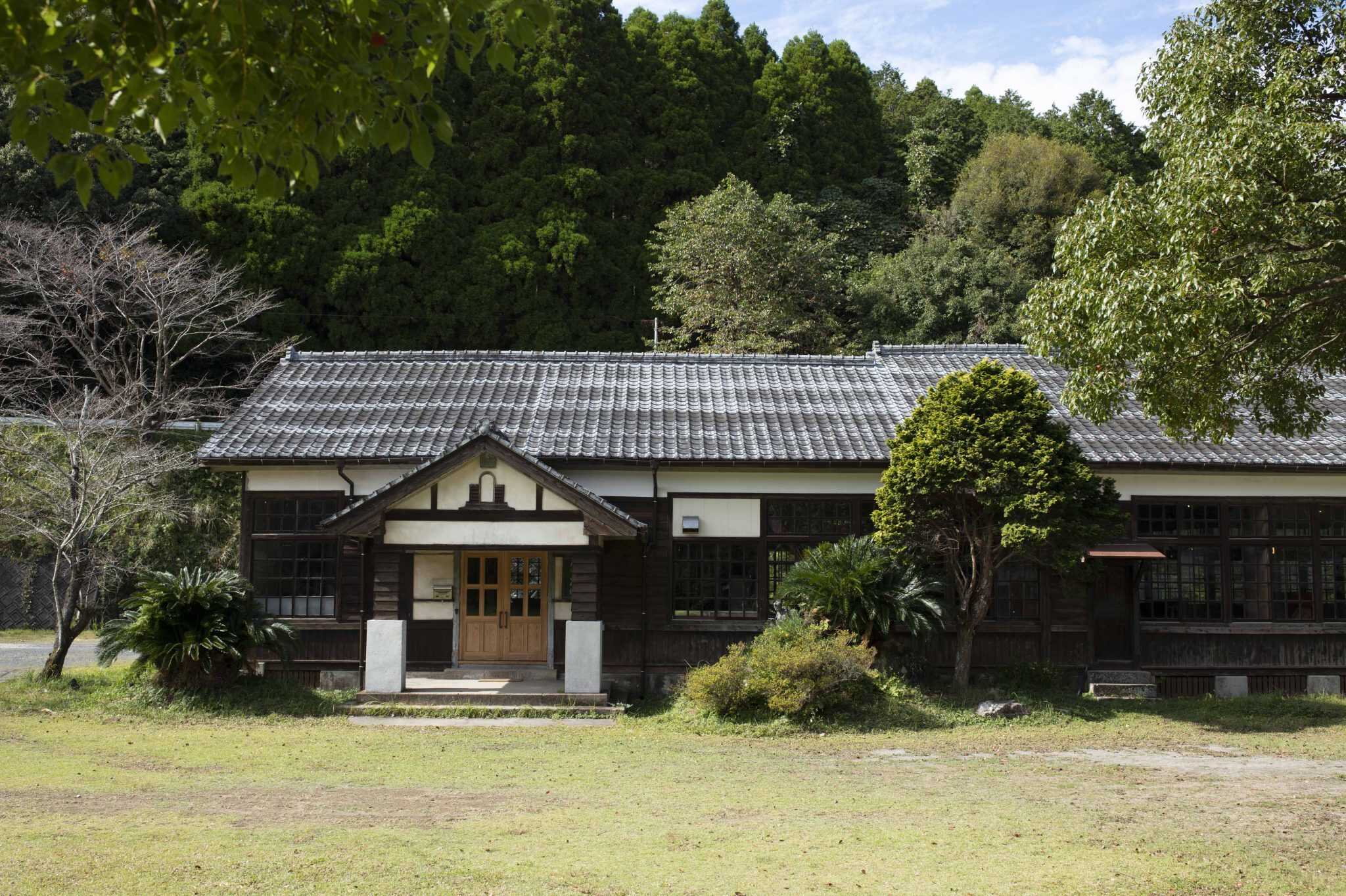 【築80年を超える木造校舎】レトロな雰囲気を味わえます