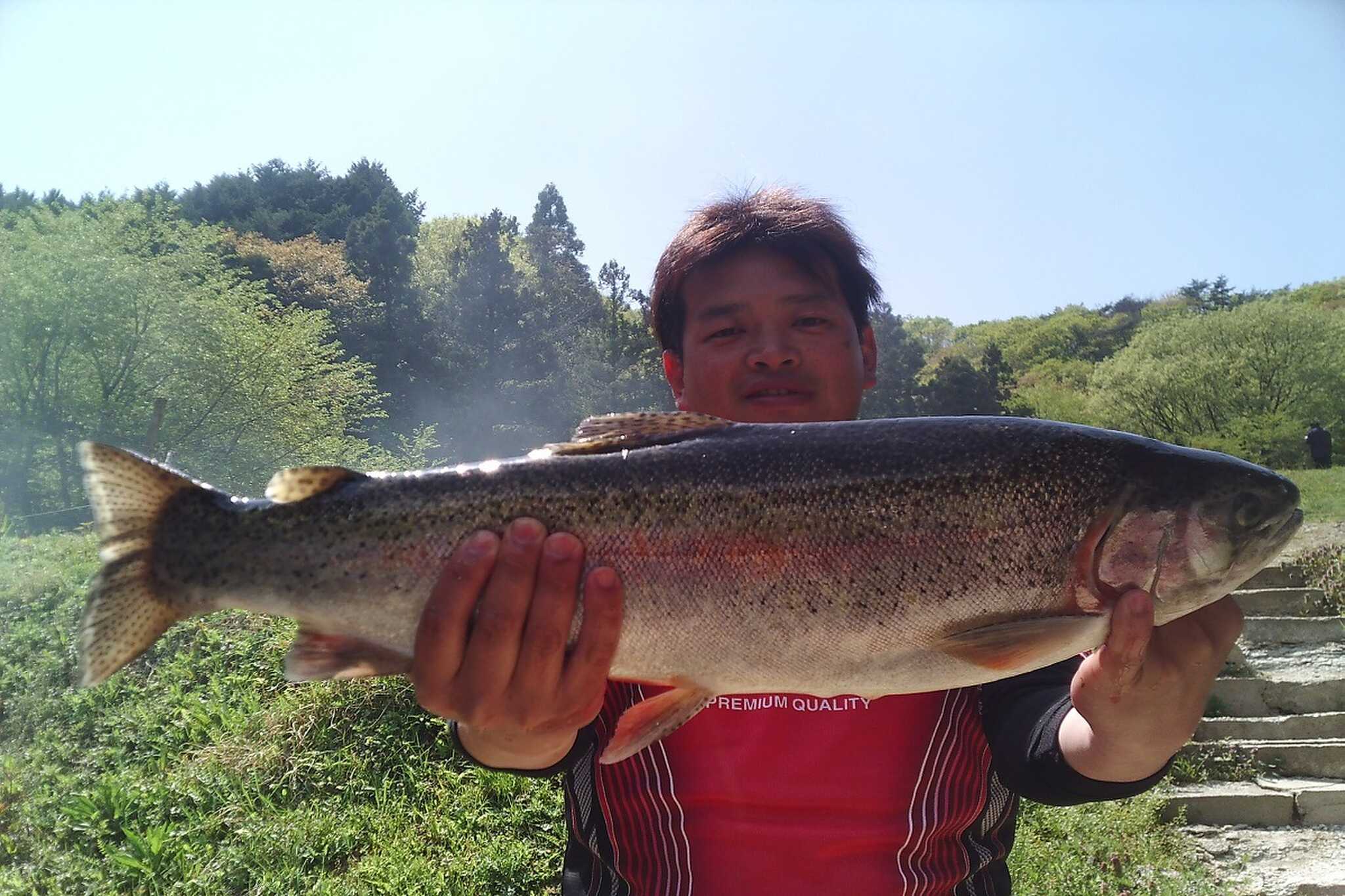 キャンプの他、釣り場もありますので食糧調達やフィッシングを楽しむ事も出来ます。