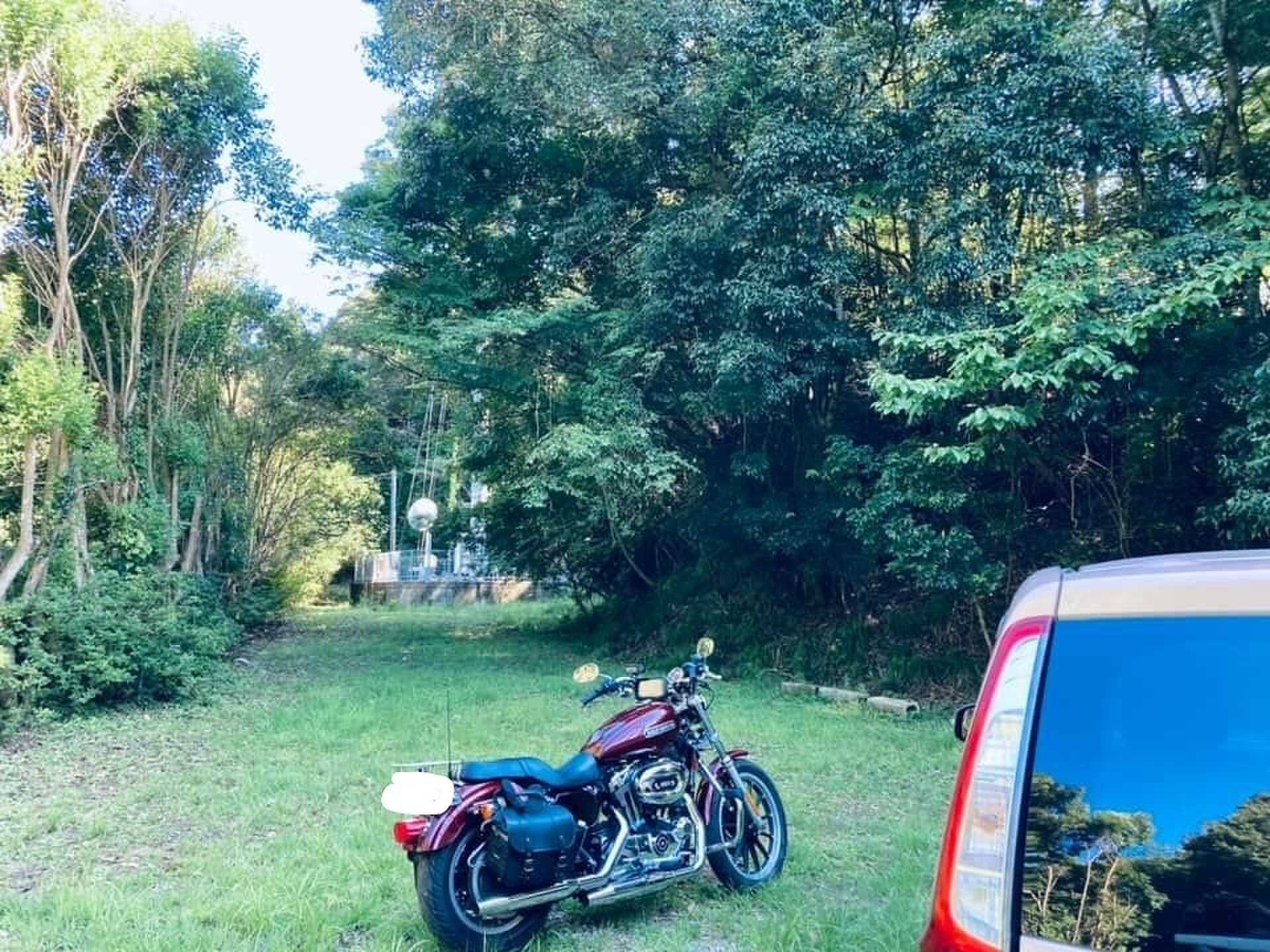 山の上フリーサイト トイレ徒歩数歩 バイクも車も横付け横付けできます。