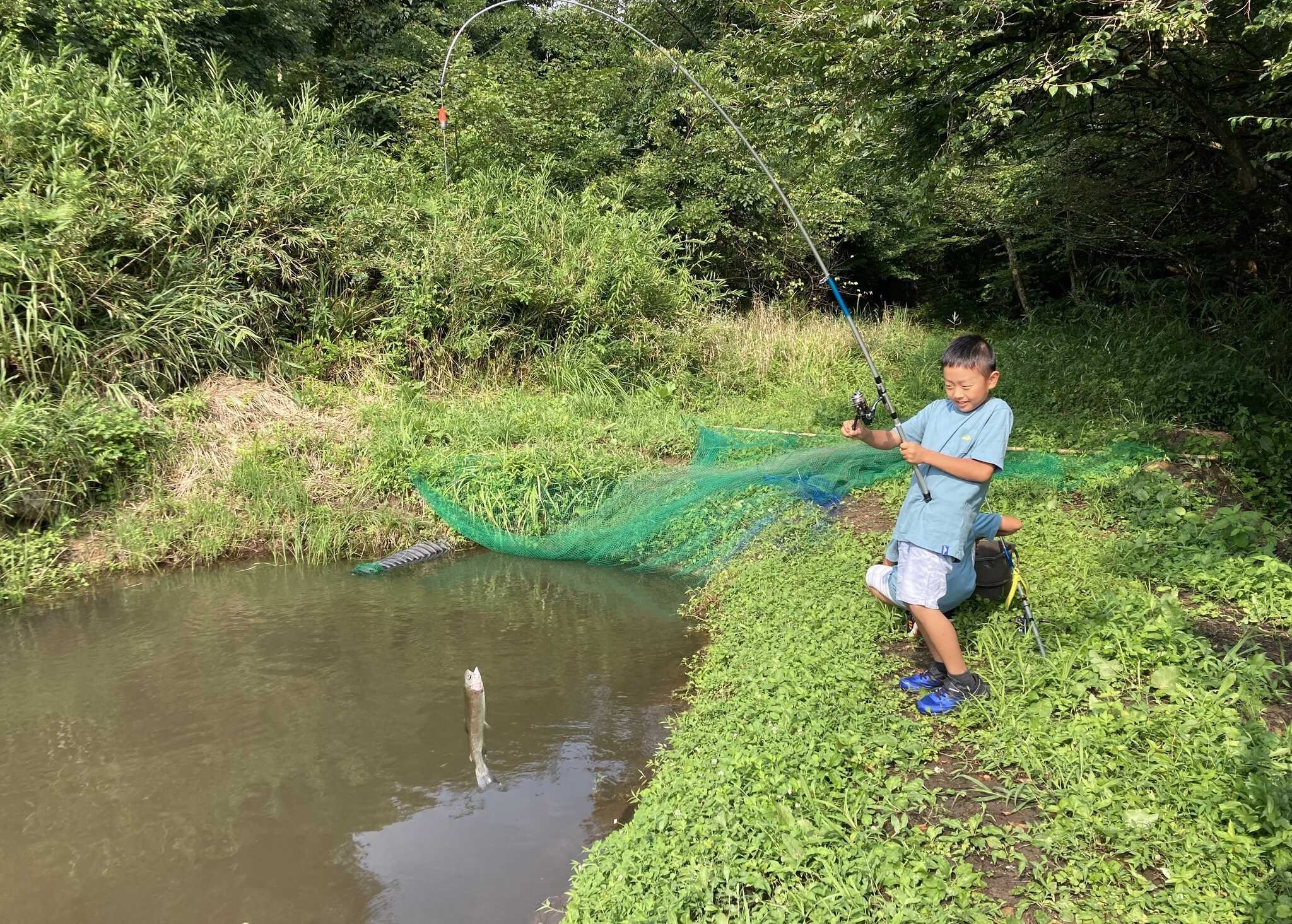 子供さん専用エサ釣り場になります。さばいてそれを食す、生き物に感謝して食べる食育体験ができますよ!!