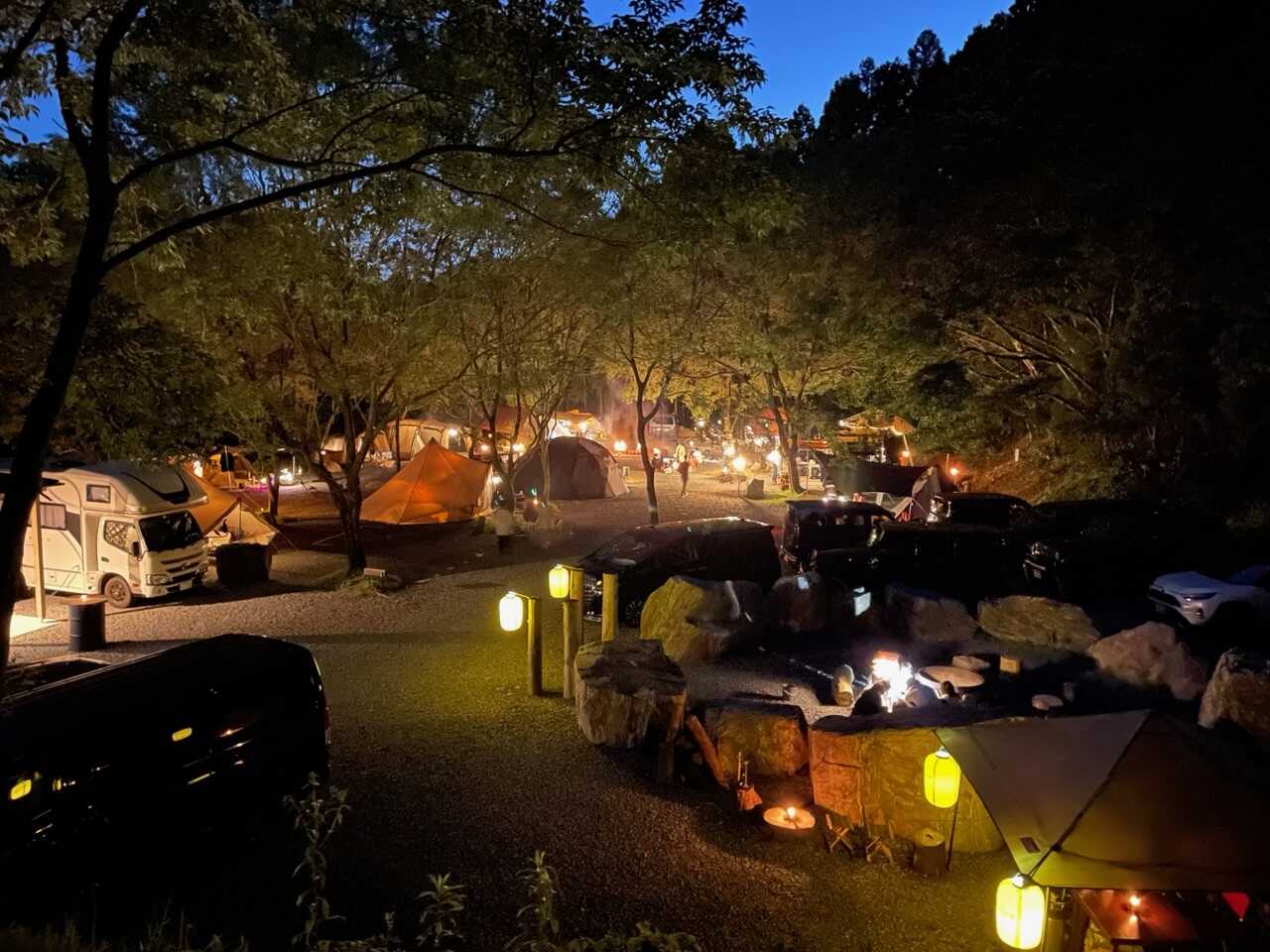 夜のオートサイト風景