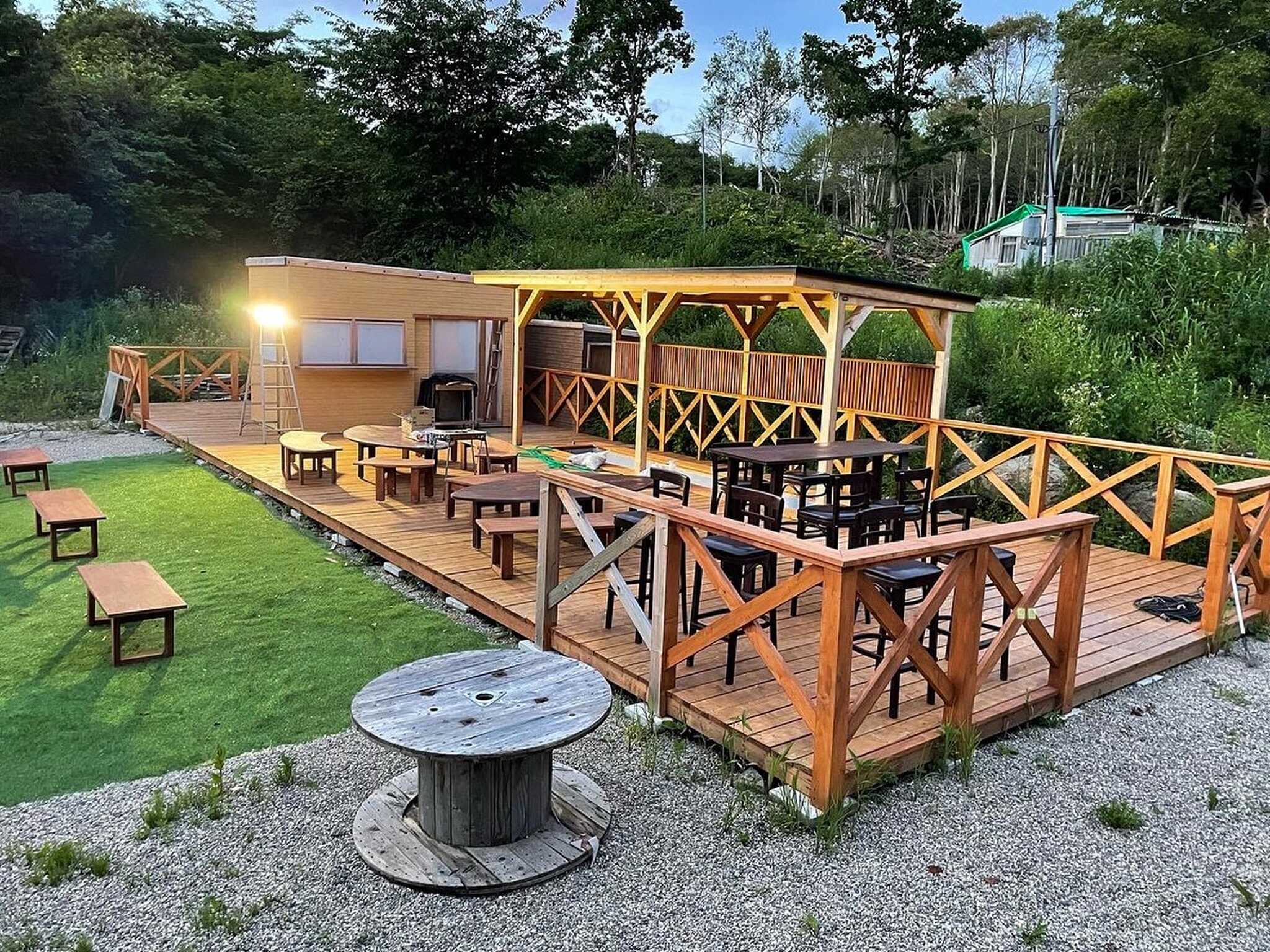 足湯カフェ 山の時計にてキャンプ場の受付をしています