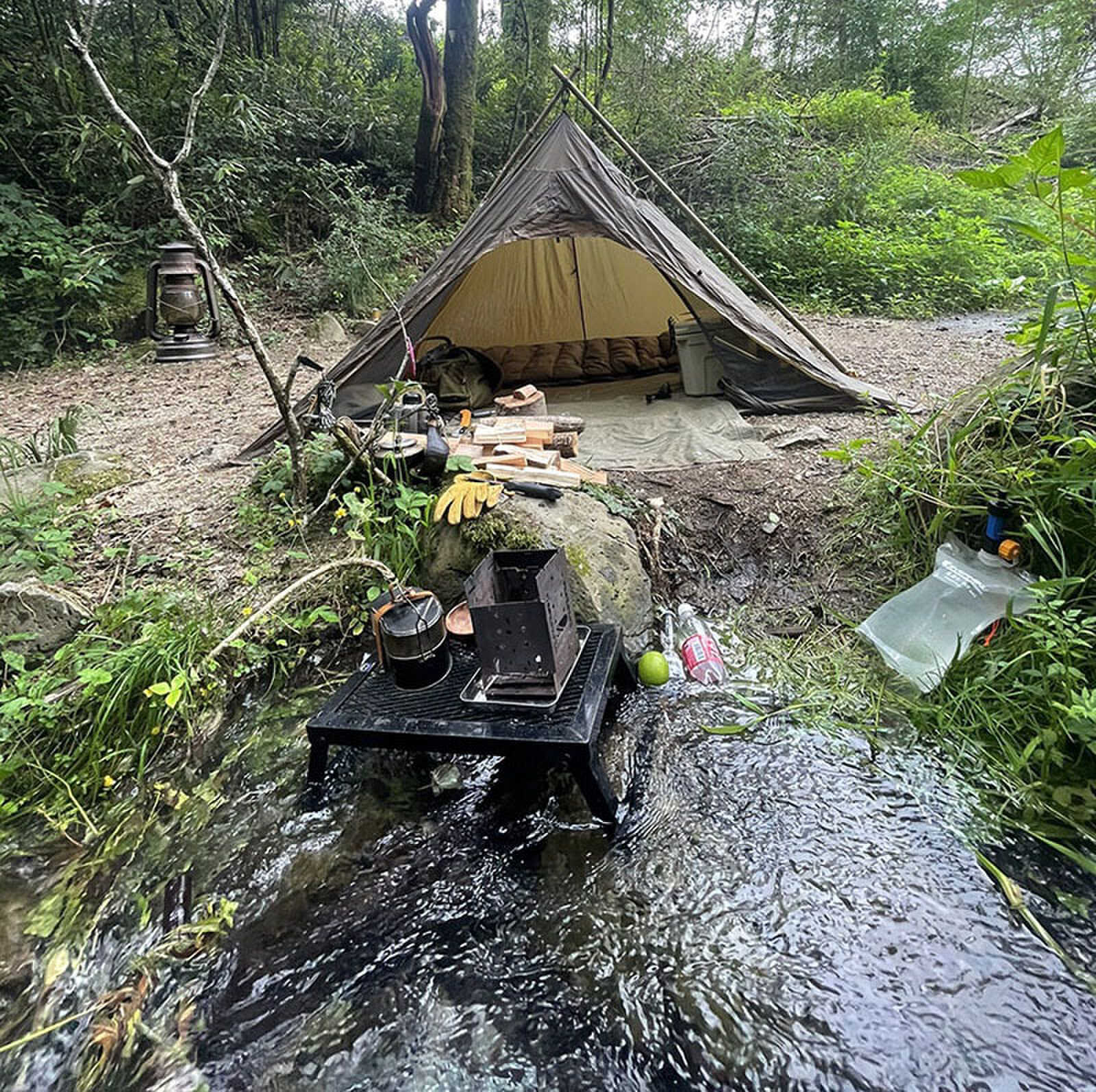 奥芝渓流沿いでワイルドに野営キャンプ